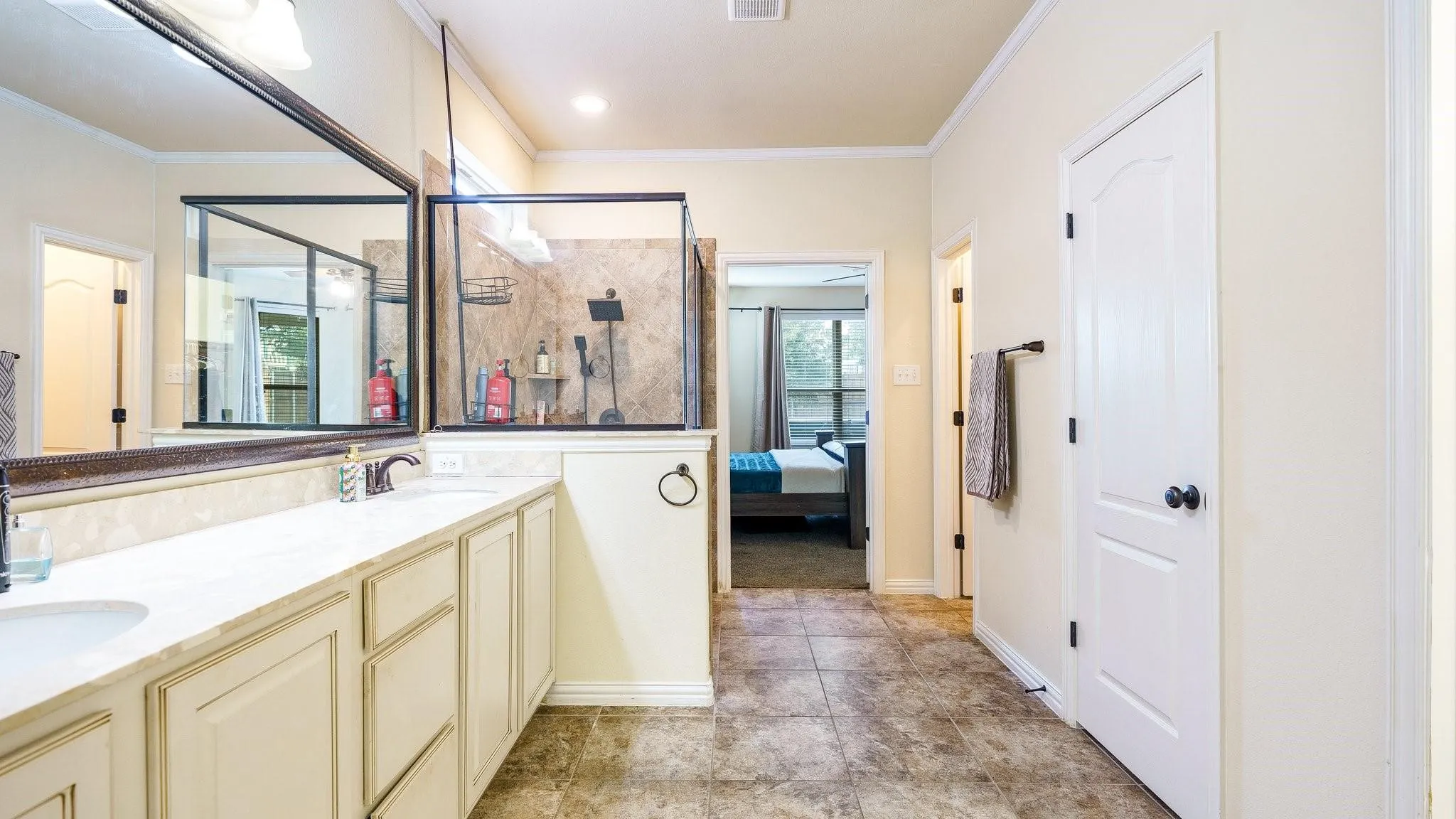Single Family Residence For Sale in Tarrant County , 4328 Oak Chase Drive, Fort Worth, Texas 76244, 5 Bedroom, 4 Bathroom, 2 Garage spaces, 3,729 Sqft, built in 2015, mls#21320129, Real Estate Agent in Fort Worth, Homes For Sale in Tarrant county, Homes For Sale in Fort Worth, Realtor in Fort Worth Texas, Real Estate Brokerage Independent Realty Texas, Luminita Cordes Realtor