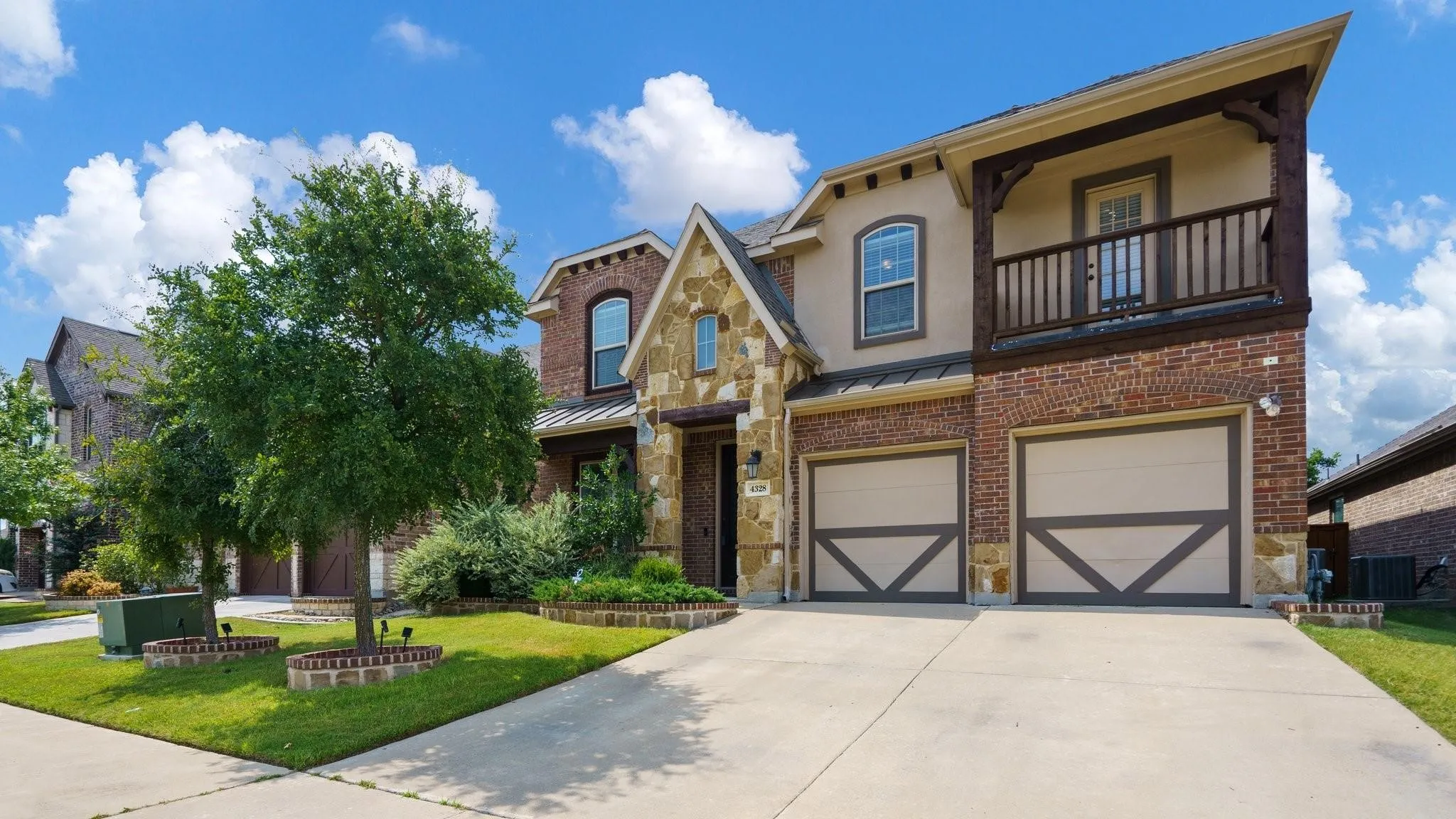 Single Family Residence For Sale in Tarrant County , 4328 Oak Chase Drive, Fort Worth, Texas 76244, 5 Bedroom, 4 Bathroom, 2 Garage spaces, 3,729 Sqft, built in 2015, mls#21320129, Real Estate Agent in Fort Worth, Homes For Sale in Tarrant county, Homes For Sale in Fort Worth, Realtor in Fort Worth Texas, Real Estate Brokerage Independent Realty Texas, Luminita Cordes Realtor