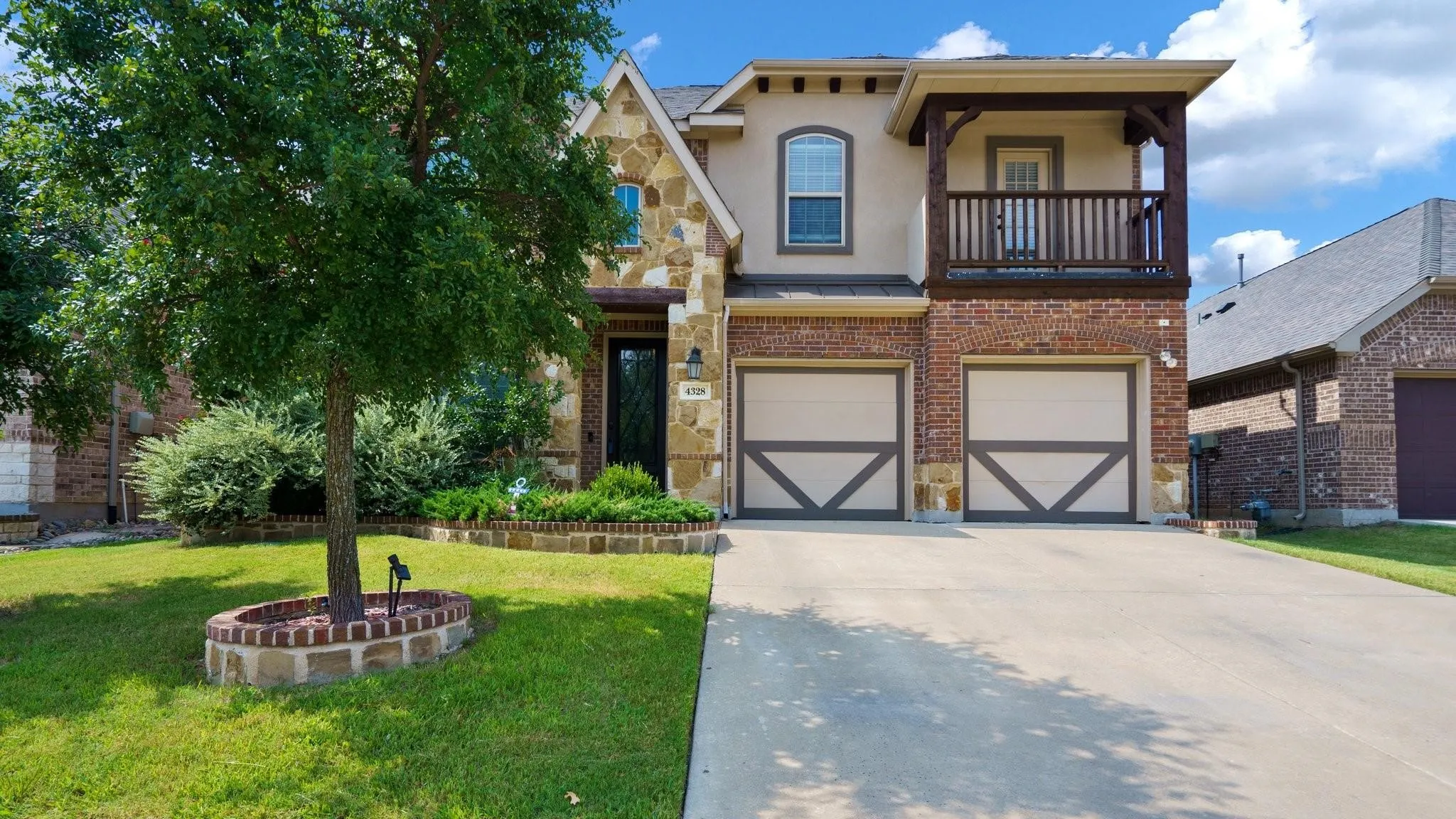 Single Family Residence For Sale in Tarrant County , 4328 Oak Chase Drive, Fort Worth, Texas 76244, 5 Bedroom, 4 Bathroom, 2 Garage spaces, 3,729 Sqft, built in 2015, mls#21320129, Real Estate Agent in Fort Worth, Homes For Sale in Tarrant county, Homes For Sale in Fort Worth, Realtor in Fort Worth Texas, Real Estate Brokerage Independent Realty Texas, Luminita Cordes Realtor