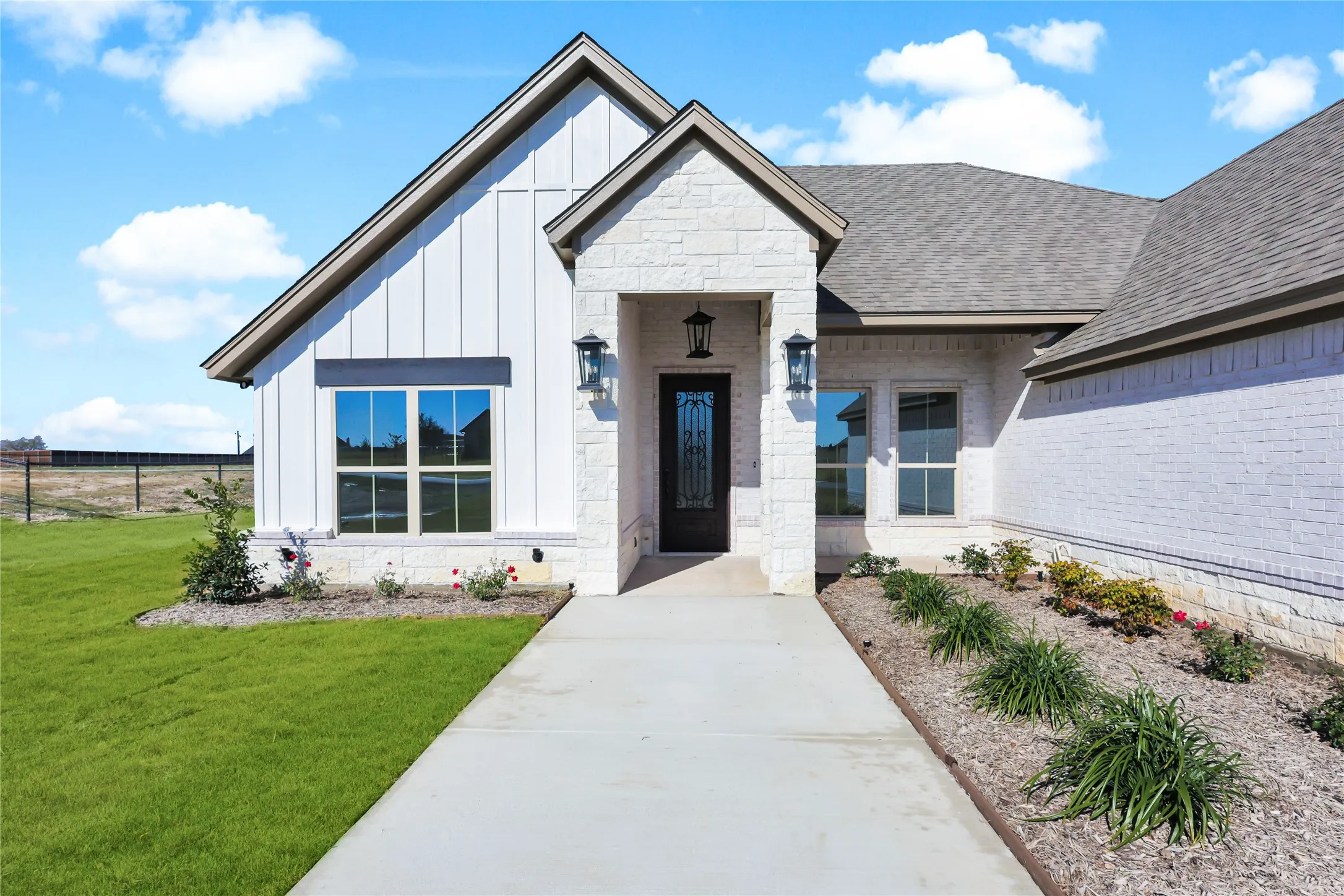 Single Family Residence For Sale in Parker County , 1061 Uplift Drive, Weatherford, Texas 76087, 4 Bedroom, 3 Bathroom, 3 Garage spaces, 2,469 Sqft, built in 2025, mls#21320875, Real Estate Agent in Weatherford, Homes For Sale in Parker county, Homes For Sale in Weatherford, Realtor in Weatherford Texas, Real Estate Brokerage Independent Realty Texas, Luminita Cordes Realtor