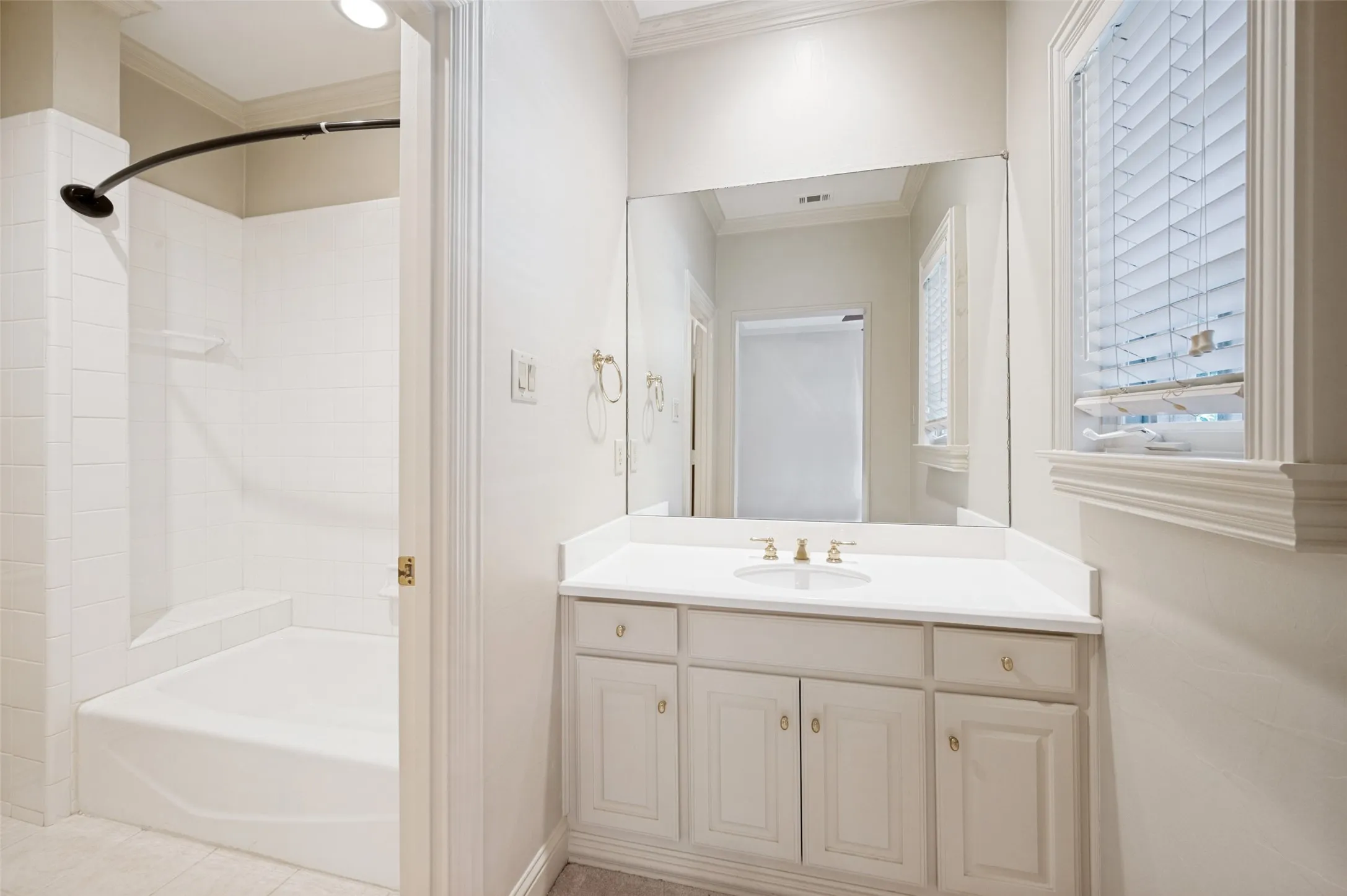 Single Family Residence For Sale in Dallas County , 3448 Granada Avenue, University Park, Texas 75205, 4 Bedroom, 4 Bathroom, 2 Garage spaces, 3,352 Sqft, built in 1997, mls#21319879, Real Estate Agent in University Park, Homes For Sale in Dallas county, Homes For Sale in University Park, Realtor in University Park Texas, Real Estate Brokerage Independent Realty Texas, Luminita Cordes Realtor