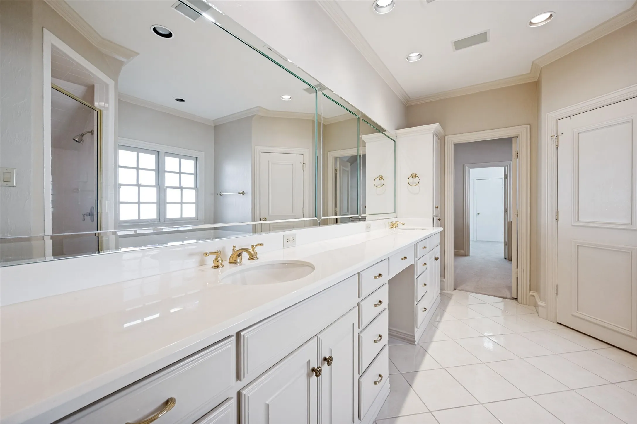 Single Family Residence For Sale in Dallas County , 3448 Granada Avenue, University Park, Texas 75205, 4 Bedroom, 4 Bathroom, 2 Garage spaces, 3,352 Sqft, built in 1997, mls#21319879, Real Estate Agent in University Park, Homes For Sale in Dallas county, Homes For Sale in University Park, Realtor in University Park Texas, Real Estate Brokerage Independent Realty Texas, Luminita Cordes Realtor