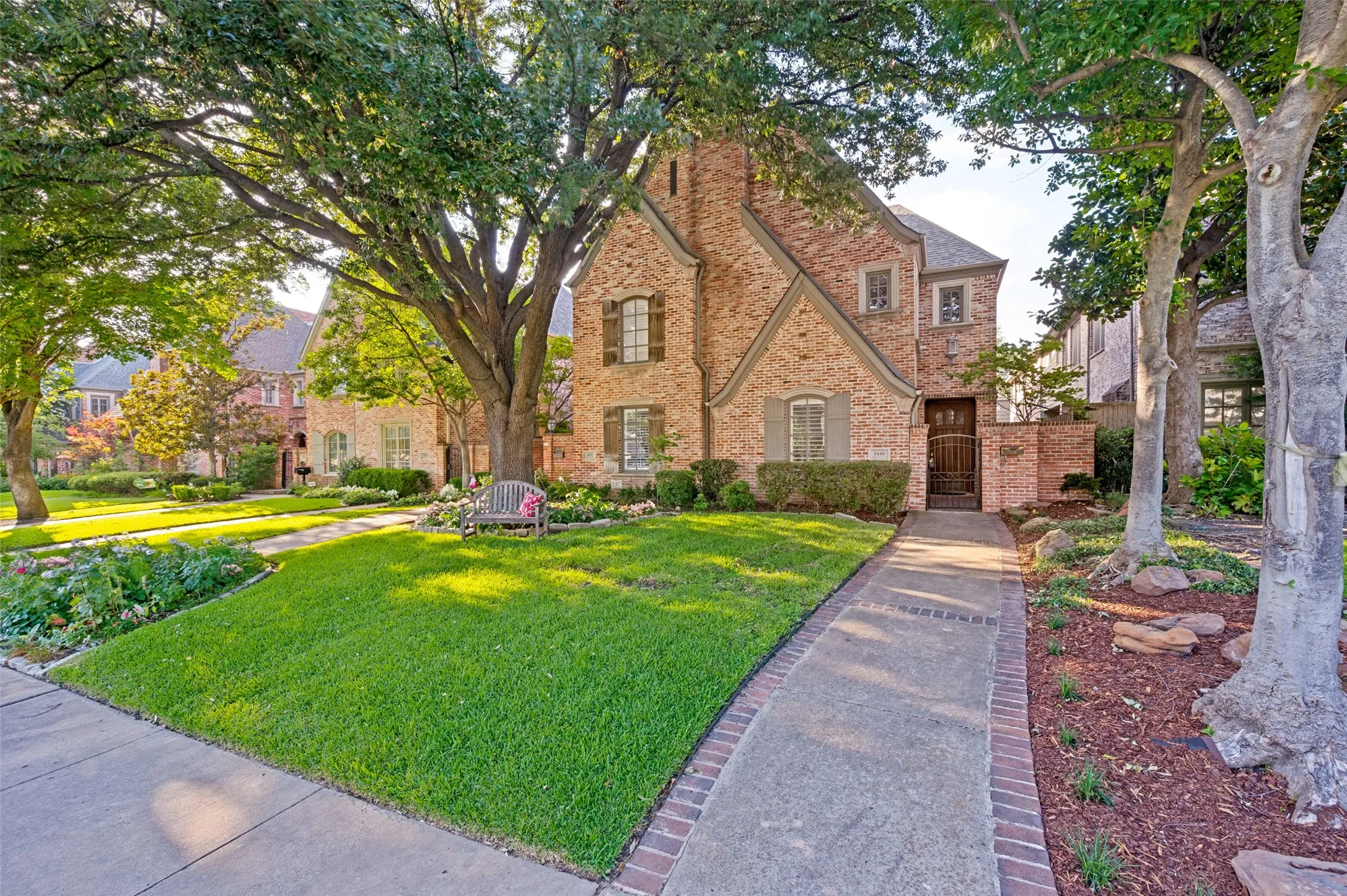 Single Family Residence For Sale in Dallas County , 3448 Granada Avenue, University Park, Texas 75205, 4 Bedroom, 4 Bathroom, 2 Garage spaces, 3,352 Sqft, built in 1997, mls#21319879, Real Estate Agent in University Park, Homes For Sale in Dallas county, Homes For Sale in University Park, Realtor in University Park Texas, Real Estate Brokerage Independent Realty Texas, Luminita Cordes Realtor