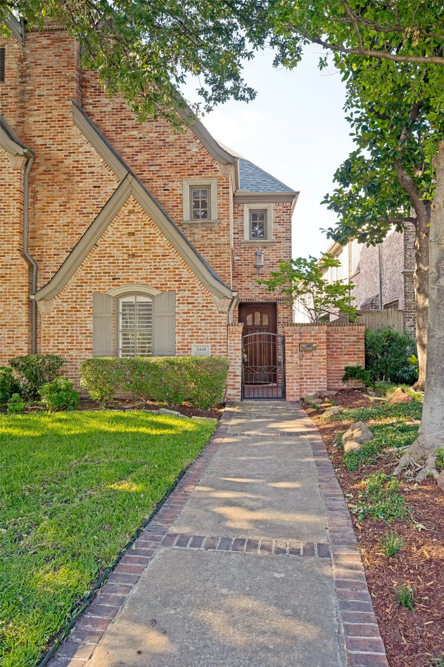 Single Family Residence For Sale in Dallas County , 3448 Granada Avenue, University Park, Texas 75205, 4 Bedroom, 4 Bathroom, 2 Garage spaces, 3,352 Sqft, built in 1997, mls#21319879, Real Estate Agent in University Park, Homes For Sale in Dallas county, Homes For Sale in University Park, Realtor in University Park Texas, Real Estate Brokerage Independent Realty Texas, Luminita Cordes Realtor