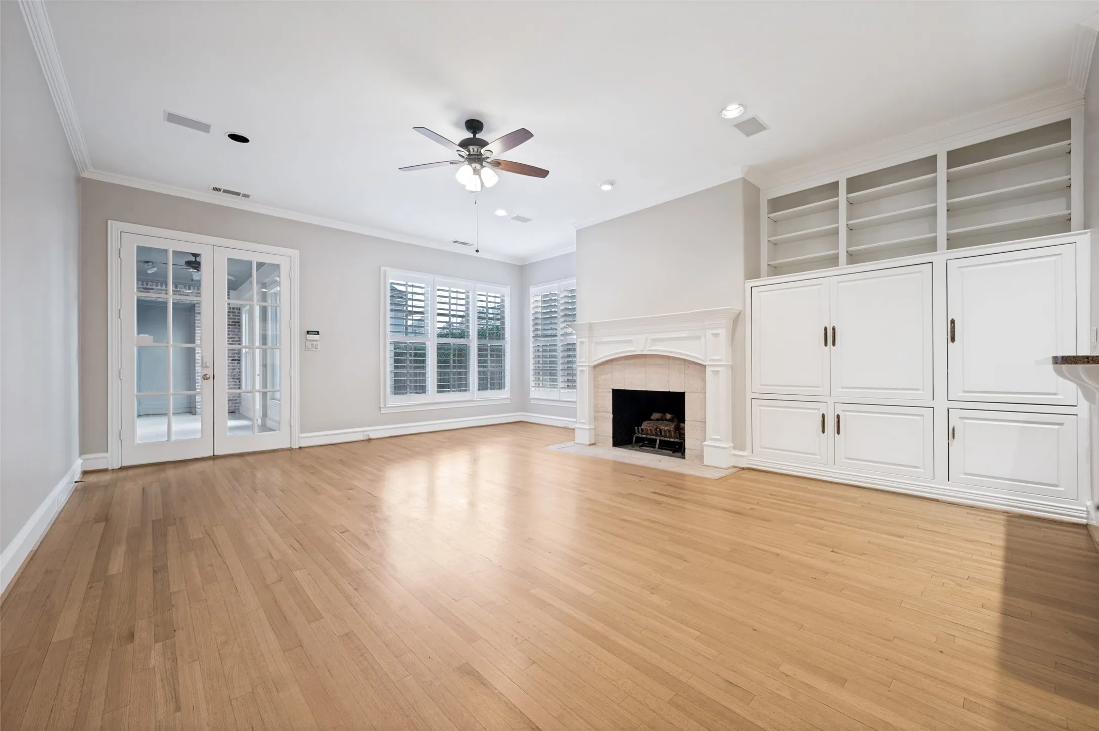 Single Family Residence For Sale in Dallas County , 3448 Granada Avenue, University Park, Texas 75205, 4 Bedroom, 4 Bathroom, 2 Garage spaces, 3,352 Sqft, built in 1997, mls#21319879, Real Estate Agent in University Park, Homes For Sale in Dallas county, Homes For Sale in University Park, Realtor in University Park Texas, Real Estate Brokerage Independent Realty Texas, Luminita Cordes Realtor