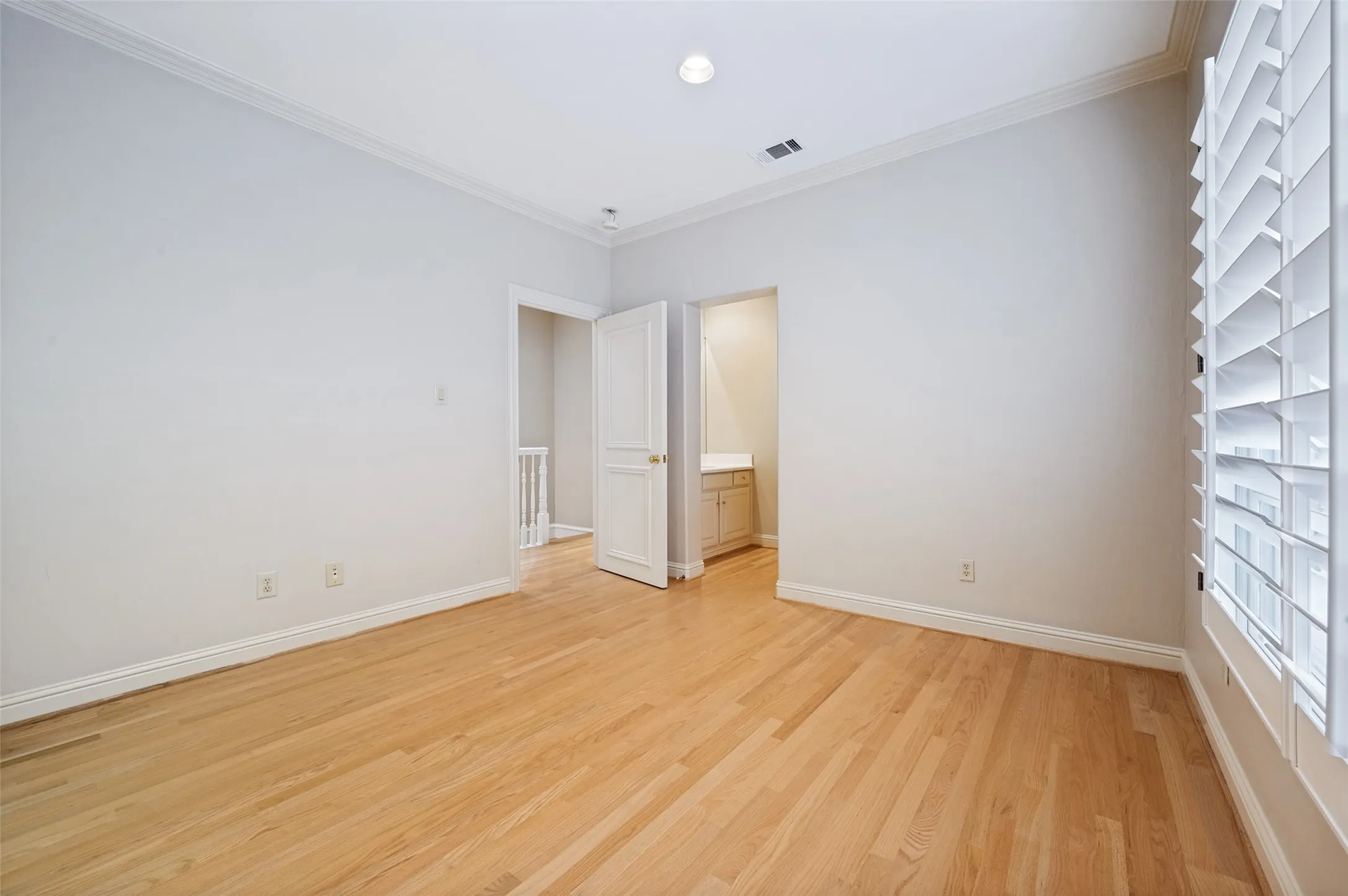 Single Family Residence For Sale in Dallas County , 3448 Granada Avenue, University Park, Texas 75205, 4 Bedroom, 4 Bathroom, 2 Garage spaces, 3,352 Sqft, built in 1997, mls#21319879, Real Estate Agent in University Park, Homes For Sale in Dallas county, Homes For Sale in University Park, Realtor in University Park Texas, Real Estate Brokerage Independent Realty Texas, Luminita Cordes Realtor