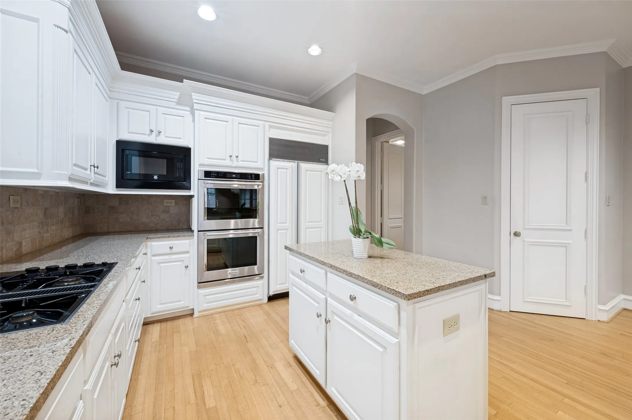 Single Family Residence For Sale in Dallas County , 3448 Granada Avenue, University Park, Texas 75205, 4 Bedroom, 4 Bathroom, 2 Garage spaces, 3,352 Sqft, built in 1997, mls#21319879, Real Estate Agent in University Park, Homes For Sale in Dallas county, Homes For Sale in University Park, Realtor in University Park Texas, Real Estate Brokerage Independent Realty Texas, Luminita Cordes Realtor