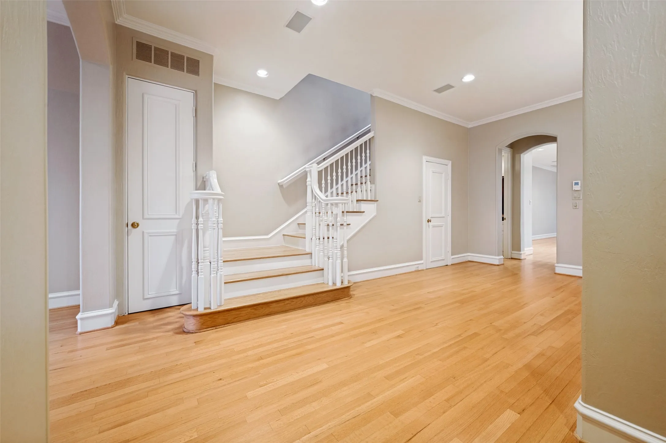 Single Family Residence For Sale in Dallas County , 3448 Granada Avenue, University Park, Texas 75205, 4 Bedroom, 4 Bathroom, 2 Garage spaces, 3,352 Sqft, built in 1997, mls#21319879, Real Estate Agent in University Park, Homes For Sale in Dallas county, Homes For Sale in University Park, Realtor in University Park Texas, Real Estate Brokerage Independent Realty Texas, Luminita Cordes Realtor