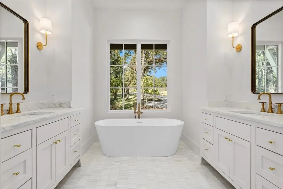 Single Family Residence For Sale in Henderson County , 3810 Windward Way, Malakoff, Texas 75148, 6 Bedrooms, 7 Bathrooms, 2 Garage spaces, 5,956 Sqft, built in 2021, Price $3,975,000, mls#21320526, Real Estate Agent in Malakoff, Homes For Sale in Henderson county, Homes For Sale in Malakoff, Realtor in Malakoff Texas, Real Estate Brokerage Independent Realty Texas, Luminita Cordes Realtor