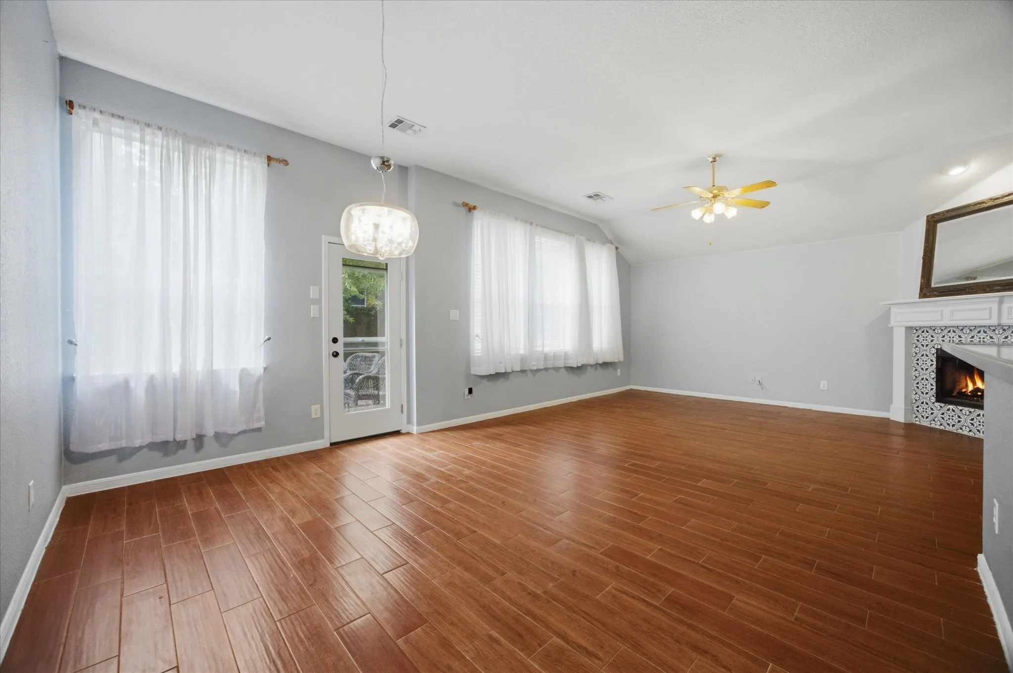 Single Family Residence For Rent in Collin County , 5101 Stonecrest Drive, Mc Kinney, Texas 75071, 3 Bedroom, 2 Bathroom, 2 Garage spaces, 2,492 Sqft, built in 2001, mls#21321770, Real Estate Agent in Mc Kinney, Homes For Rent in Collin county, Homes For Rent in Mc Kinney, Realtor in Mc Kinney Texas, Real Estate Brokerage Independent Realty Texas, Luminita Cordes Realtor