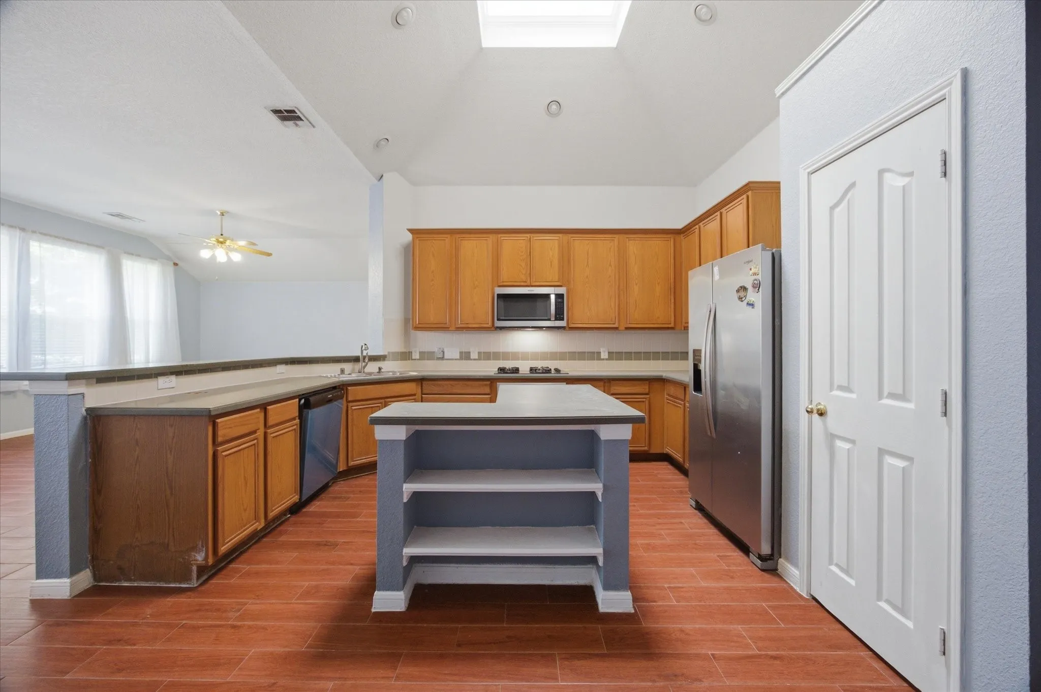 Single Family Residence For Rent in Collin County , 5101 Stonecrest Drive, Mc Kinney, Texas 75071, 3 Bedroom, 2 Bathroom, 2 Garage spaces, 2,492 Sqft, built in 2001, mls#21321770, Real Estate Agent in Mc Kinney, Homes For Rent in Collin county, Homes For Rent in Mc Kinney, Realtor in Mc Kinney Texas, Real Estate Brokerage Independent Realty Texas, Luminita Cordes Realtor