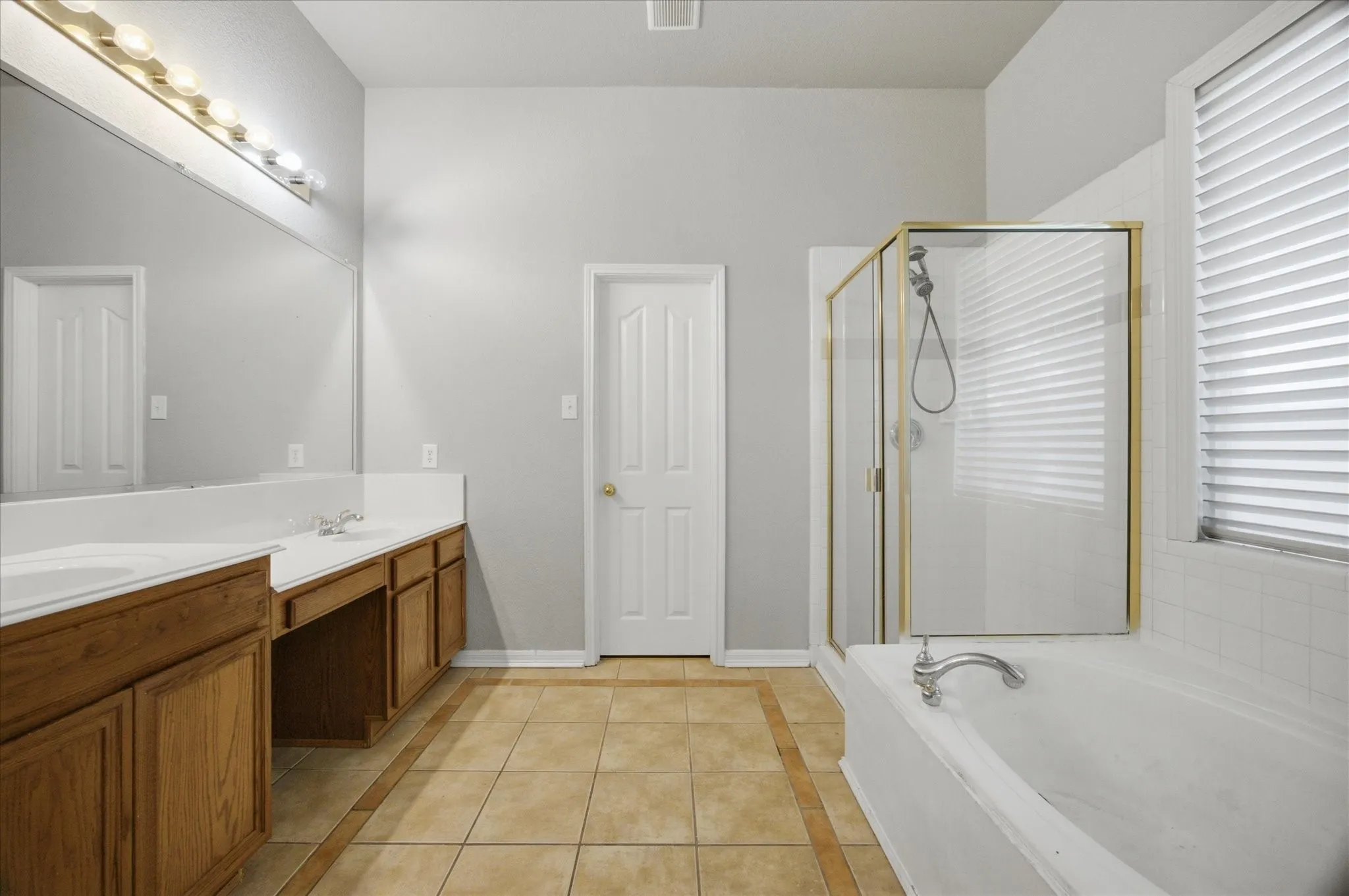 Single Family Residence For Rent in Collin County , 5101 Stonecrest Drive, Mc Kinney, Texas 75071, 3 Bedroom, 2 Bathroom, 2 Garage spaces, 2,492 Sqft, built in 2001, mls#21321770, Real Estate Agent in Mc Kinney, Homes For Rent in Collin county, Homes For Rent in Mc Kinney, Realtor in Mc Kinney Texas, Real Estate Brokerage Independent Realty Texas, Luminita Cordes Realtor