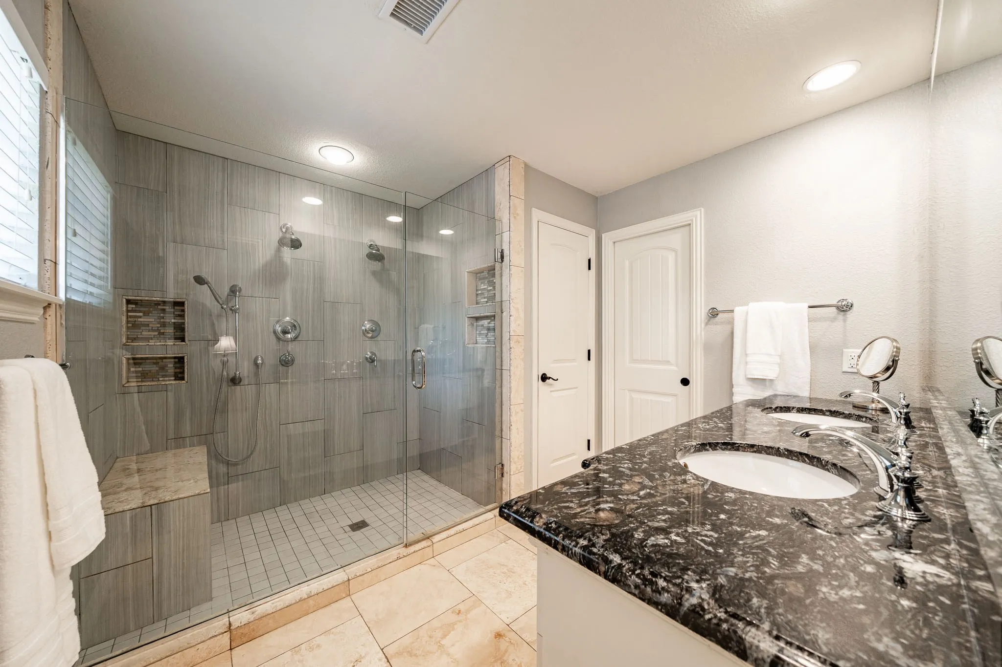 Single Family Residence For Sale in Taylor County , 1825 Elmwood Drive, Abilene, Texas 79605, 4 Bedroom, 4 Bathroom, 2 Garage spaces, 3,036 Sqft, built in 1960, mls#21321775, Real Estate Agent in Abilene, Homes For Sale in Taylor county, Homes For Sale in Abilene, Realtor in Abilene Texas, Real Estate Brokerage Independent Realty Texas, Luminita Cordes Realtor