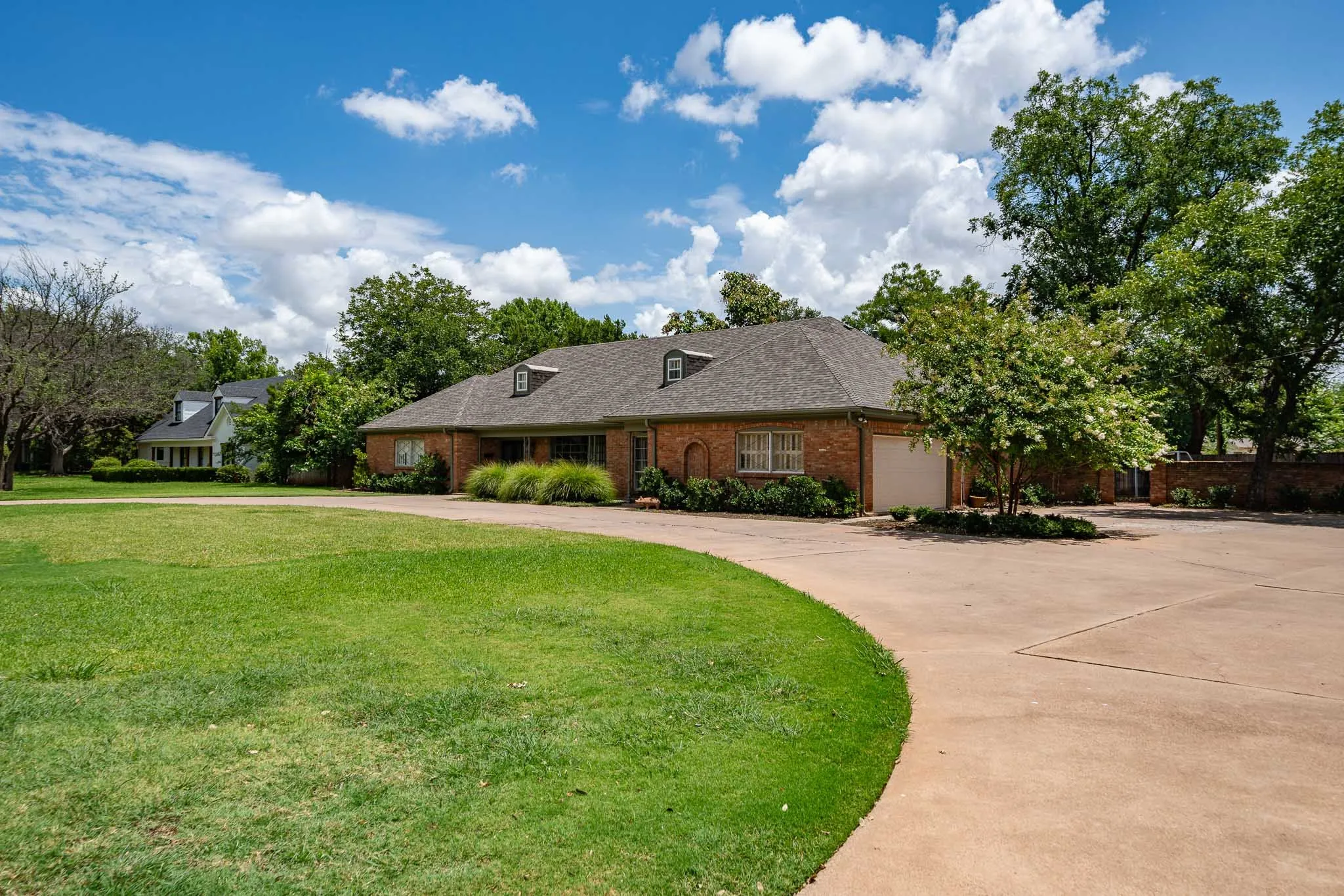 Single Family Residence For Sale in Taylor County , 1825 Elmwood Drive, Abilene, Texas 79605, 4 Bedroom, 4 Bathroom, 2 Garage spaces, 3,036 Sqft, built in 1960, mls#21321775, Real Estate Agent in Abilene, Homes For Sale in Taylor county, Homes For Sale in Abilene, Realtor in Abilene Texas, Real Estate Brokerage Independent Realty Texas, Luminita Cordes Realtor