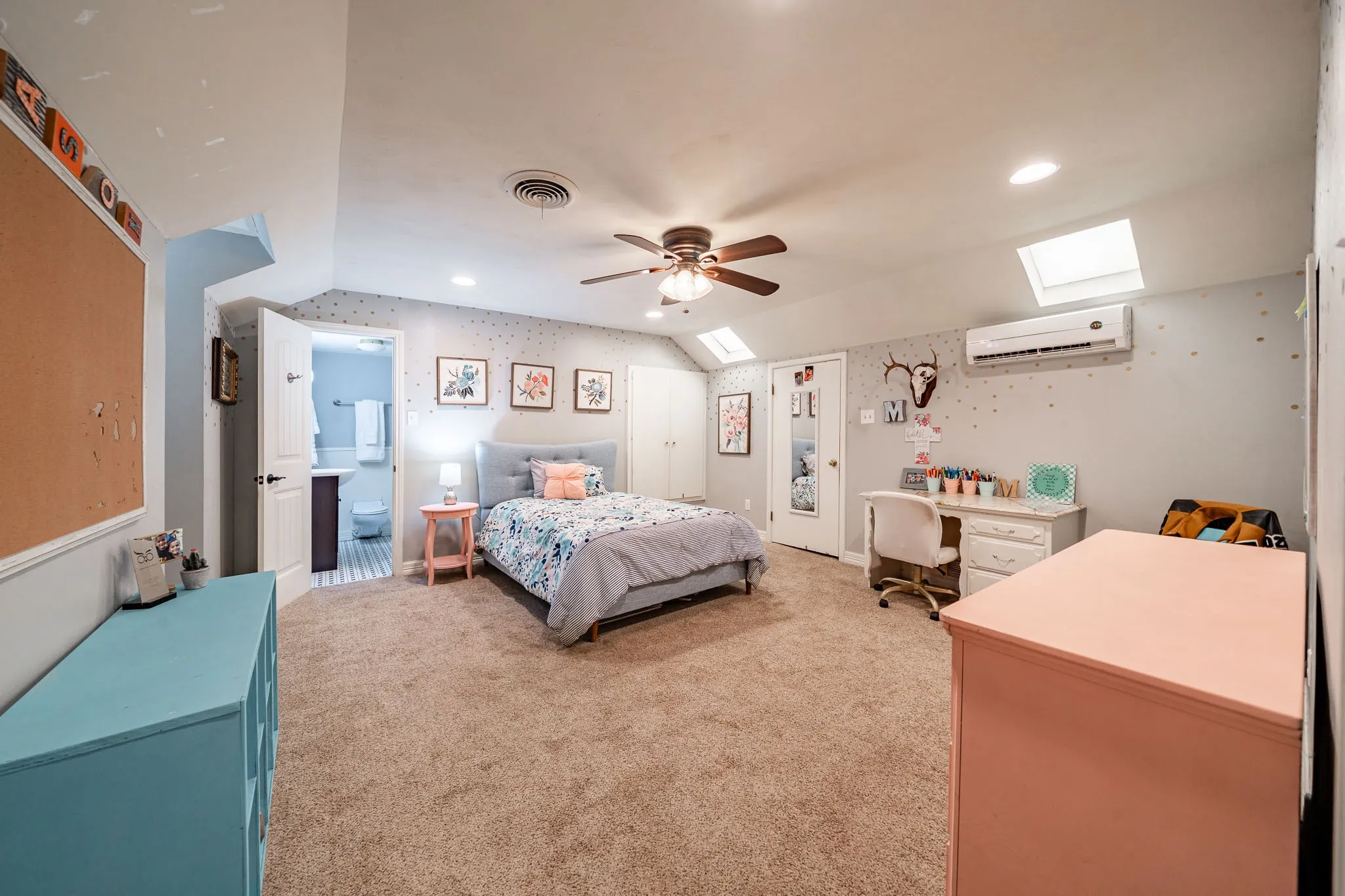 Single Family Residence For Sale in Taylor County , 1825 Elmwood Drive, Abilene, Texas 79605, 4 Bedroom, 4 Bathroom, 2 Garage spaces, 3,036 Sqft, built in 1960, mls#21321775, Real Estate Agent in Abilene, Homes For Sale in Taylor county, Homes For Sale in Abilene, Realtor in Abilene Texas, Real Estate Brokerage Independent Realty Texas, Luminita Cordes Realtor