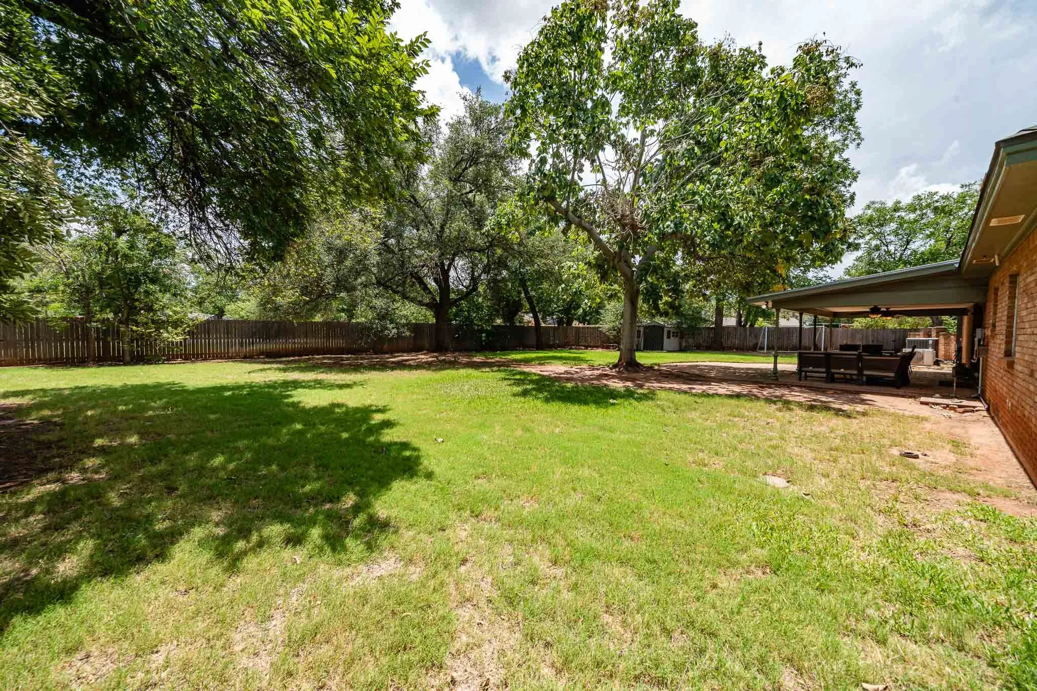 Single Family Residence For Sale in Taylor County , 1825 Elmwood Drive, Abilene, Texas 79605, 4 Bedroom, 4 Bathroom, 2 Garage spaces, 3,036 Sqft, built in 1960, mls#21321775, Real Estate Agent in Abilene, Homes For Sale in Taylor county, Homes For Sale in Abilene, Realtor in Abilene Texas, Real Estate Brokerage Independent Realty Texas, Luminita Cordes Realtor