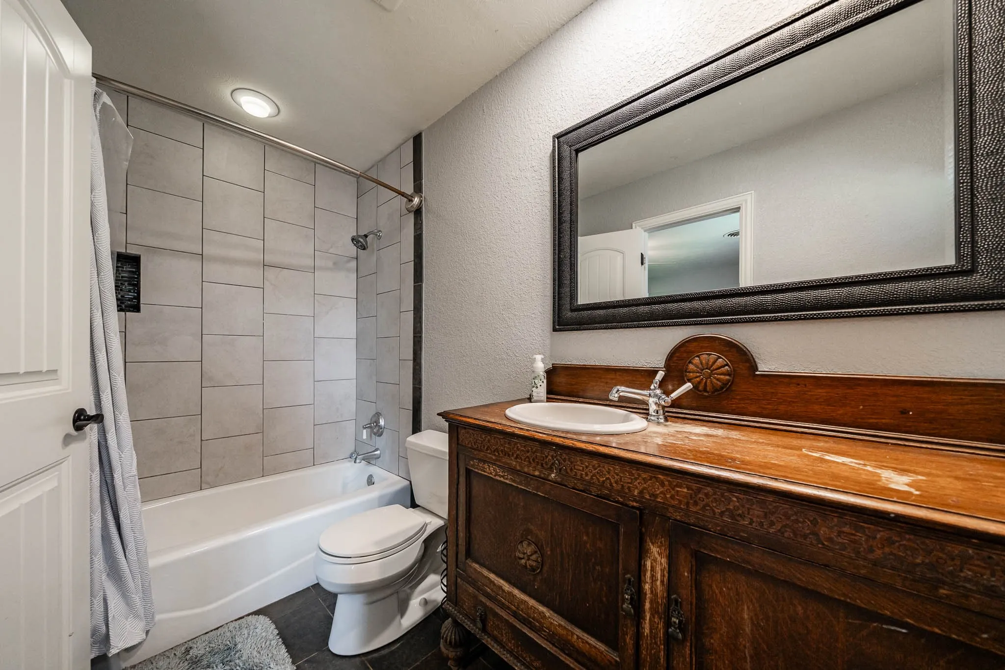 Single Family Residence For Sale in Taylor County , 1825 Elmwood Drive, Abilene, Texas 79605, 4 Bedroom, 4 Bathroom, 2 Garage spaces, 3,036 Sqft, built in 1960, mls#21321775, Real Estate Agent in Abilene, Homes For Sale in Taylor county, Homes For Sale in Abilene, Realtor in Abilene Texas, Real Estate Brokerage Independent Realty Texas, Luminita Cordes Realtor