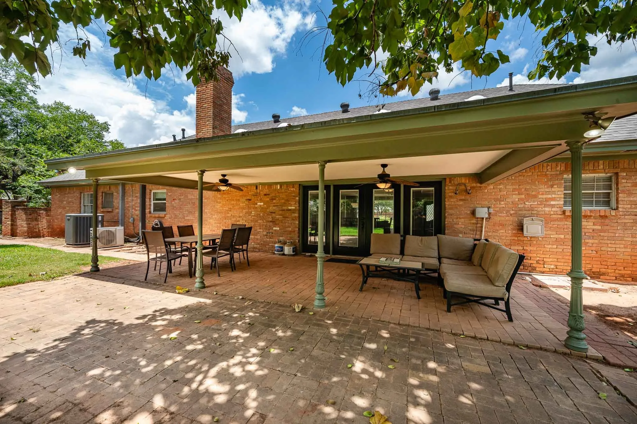Single Family Residence For Sale in Taylor County , 1825 Elmwood Drive, Abilene, Texas 79605, 4 Bedroom, 4 Bathroom, 2 Garage spaces, 3,036 Sqft, built in 1960, mls#21321775, Real Estate Agent in Abilene, Homes For Sale in Taylor county, Homes For Sale in Abilene, Realtor in Abilene Texas, Real Estate Brokerage Independent Realty Texas, Luminita Cordes Realtor