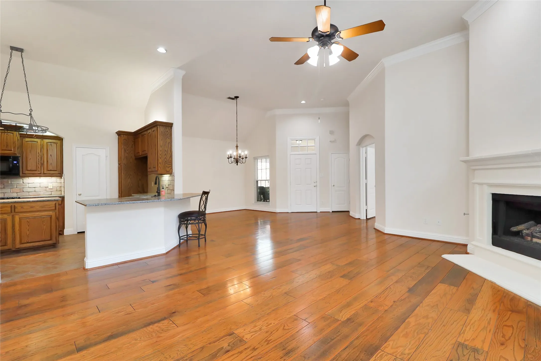 Single Family Residence For Sale in Tarrant County , 8604 Beetle Nut Lane, North Richland Hills, Texas 76180, 3 Bedroom, 2 Bathroom, 2 Garage spaces, 1,871 Sqft, built in 2003, mls#21321791, Real Estate Agent in North Richland Hills, Homes For Sale in Tarrant county, Homes For Sale in North Richland Hills, Realtor in North Richland Hills Texas, Real Estate Brokerage Independent Realty Texas, Luminita Cordes Realtor