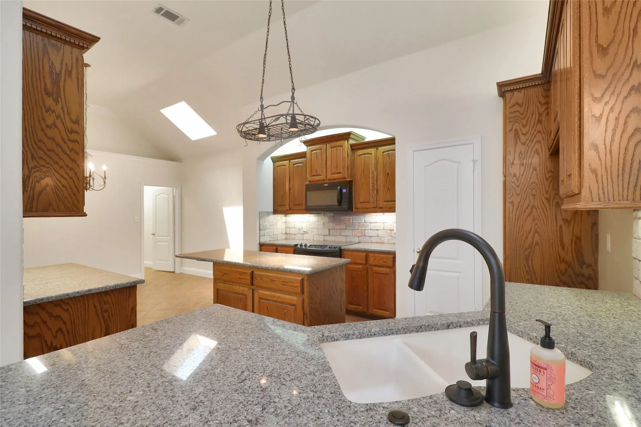 Single Family Residence For Sale in Tarrant County , 8604 Beetle Nut Lane, North Richland Hills, Texas 76180, 3 Bedroom, 2 Bathroom, 2 Garage spaces, 1,871 Sqft, built in 2003, mls#21321791, Real Estate Agent in North Richland Hills, Homes For Sale in Tarrant county, Homes For Sale in North Richland Hills, Realtor in North Richland Hills Texas, Real Estate Brokerage Independent Realty Texas, Luminita Cordes Realtor