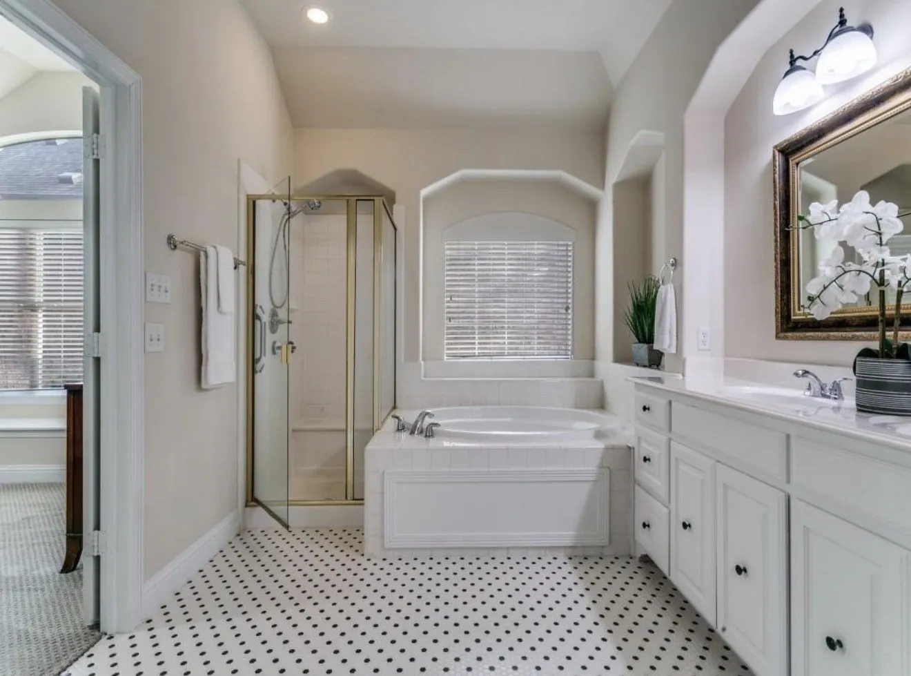 Single Family Residence For Sale in Tarrant County , 8604 Beetle Nut Lane, North Richland Hills, Texas 76180, 3 Bedroom, 2 Bathroom, 2 Garage spaces, 1,871 Sqft, built in 2003, mls#21321791, Real Estate Agent in North Richland Hills, Homes For Sale in Tarrant county, Homes For Sale in North Richland Hills, Realtor in North Richland Hills Texas, Real Estate Brokerage Independent Realty Texas, Luminita Cordes Realtor