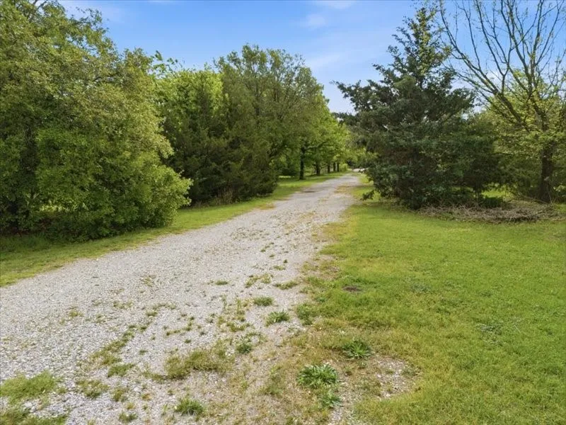 Mobile Home For Sale in Kaufman County , 15137 County Road 234 Road, Terrell, Texas 75160, 2 Bedroom, 2 Bathroom, 4 Garage spaces, 1,008 Sqft, built in 1987, mls#21321808, Real Estate Agent in Terrell, Homes For Sale in Kaufman county, Homes For Sale in Terrell, Realtor in Terrell Texas, Real Estate Brokerage Independent Realty Texas, Luminita Cordes Realtor