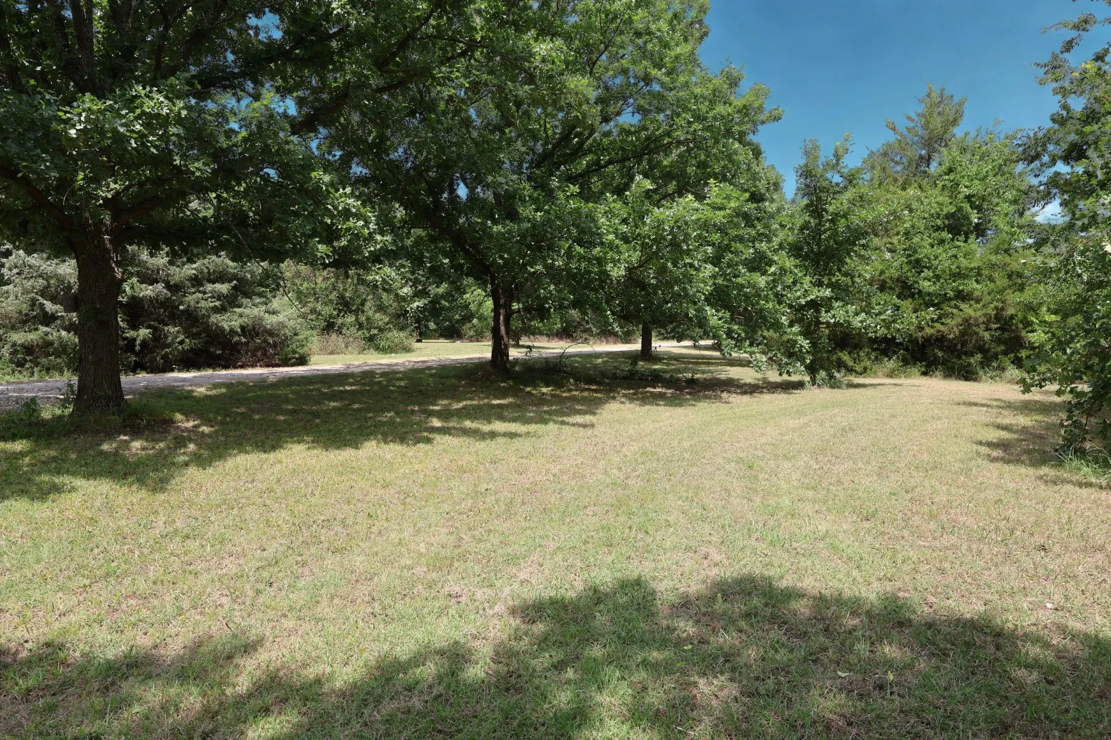 Mobile Home For Sale in Kaufman County , 15137 County Road 234 Road, Terrell, Texas 75160, 2 Bedroom, 2 Bathroom, 4 Garage spaces, 1,008 Sqft, built in 1987, mls#21321808, Real Estate Agent in Terrell, Homes For Sale in Kaufman county, Homes For Sale in Terrell, Realtor in Terrell Texas, Real Estate Brokerage Independent Realty Texas, Luminita Cordes Realtor