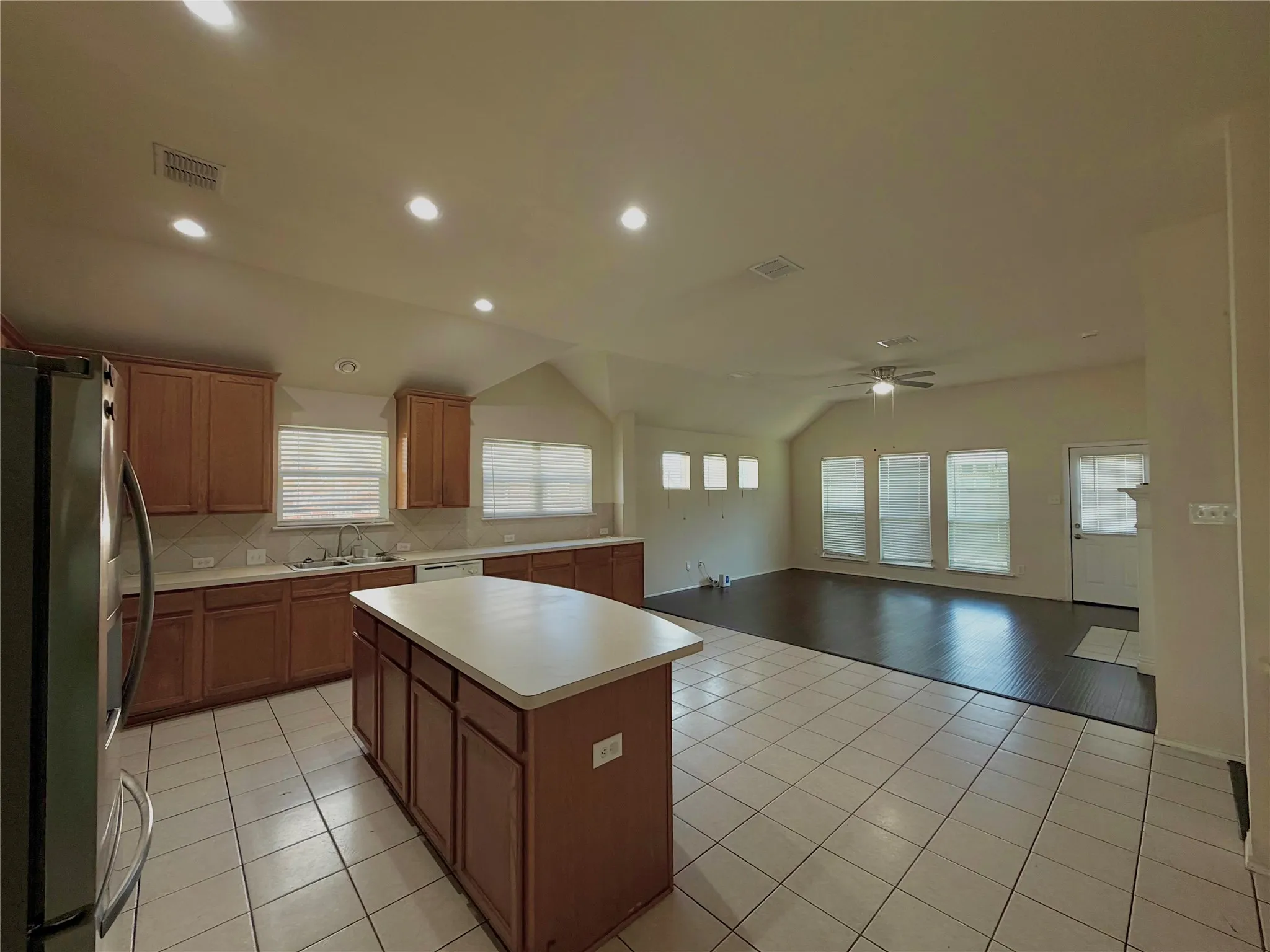 Single Family Residence For Rent in Collin County , 8520 Ontario Drive, Mc Kinney, Texas 75072, 3 Bedroom, 2 Bathroom, 2 Garage spaces, 1,737 Sqft, built in 2002, mls#21321801, Real Estate Agent in Mc Kinney, Homes For Rent in Collin county, Homes For Rent in Mc Kinney, Realtor in Mc Kinney Texas, Real Estate Brokerage Independent Realty Texas, Luminita Cordes Realtor