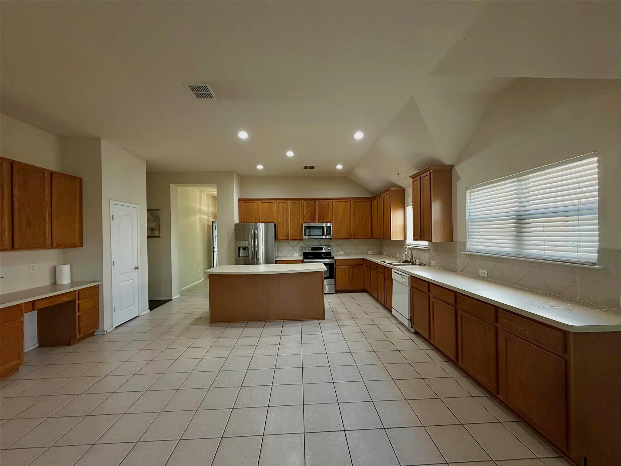 Single Family Residence For Rent in Collin County , 8520 Ontario Drive, Mc Kinney, Texas 75072, 3 Bedroom, 2 Bathroom, 2 Garage spaces, 1,737 Sqft, built in 2002, mls#21321801, Real Estate Agent in Mc Kinney, Homes For Rent in Collin county, Homes For Rent in Mc Kinney, Realtor in Mc Kinney Texas, Real Estate Brokerage Independent Realty Texas, Luminita Cordes Realtor