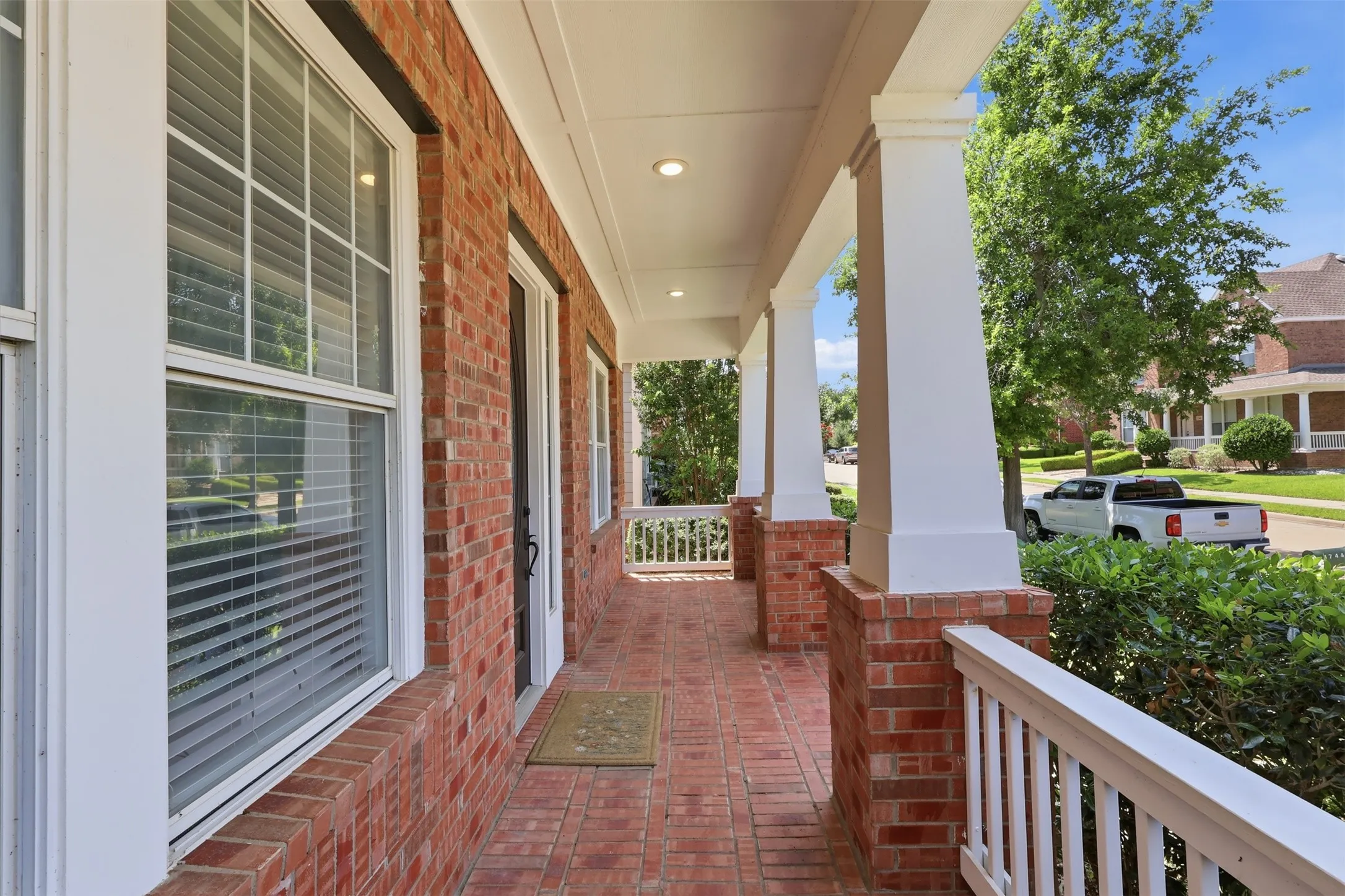 Single Family Residence For Sale in Denton County , 1744 Ivy Lane, Carrollton, Texas 75007, 4 Bedroom, 3 Bathroom, 2 Garage spaces, 2,547 Sqft, built in 2001, mls#21311053, Real Estate Agent in Carrollton, Homes For Sale in Denton county, Homes For Sale in Carrollton, Realtor in Carrollton Texas, Real Estate Brokerage Independent Realty Texas, Luminita Cordes Realtor
