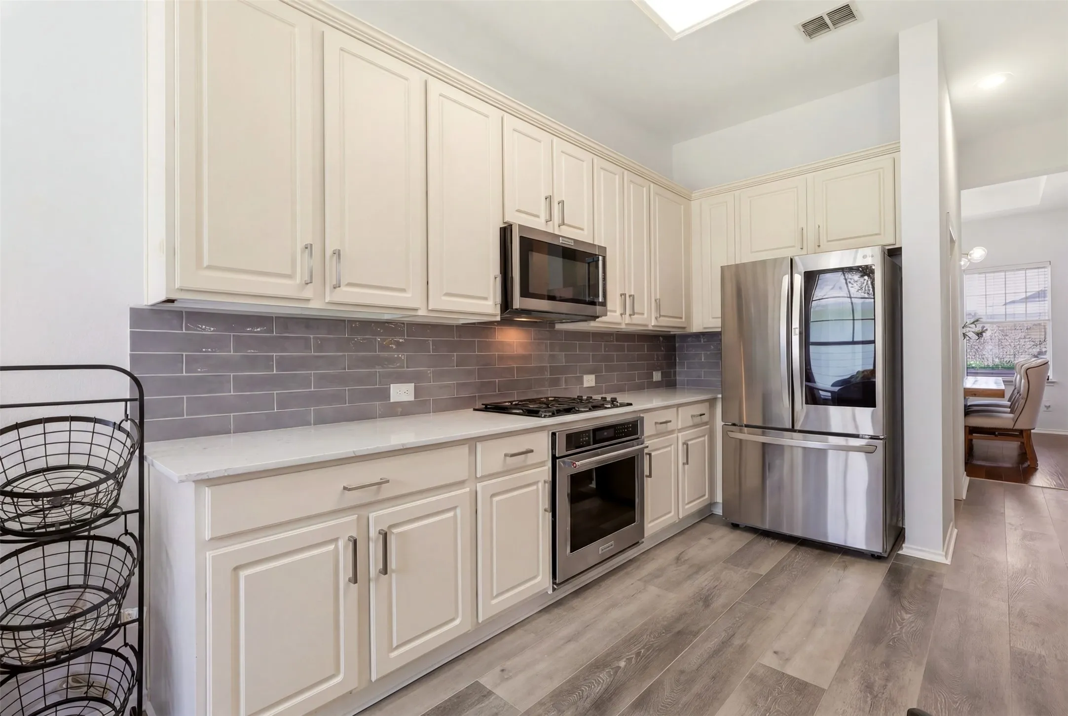 Single Family Residence For Sale in Denton County , 1744 Ivy Lane, Carrollton, Texas 75007, 4 Bedroom, 3 Bathroom, 2 Garage spaces, 2,547 Sqft, built in 2001, mls#21311053, Real Estate Agent in Carrollton, Homes For Sale in Denton county, Homes For Sale in Carrollton, Realtor in Carrollton Texas, Real Estate Brokerage Independent Realty Texas, Luminita Cordes Realtor