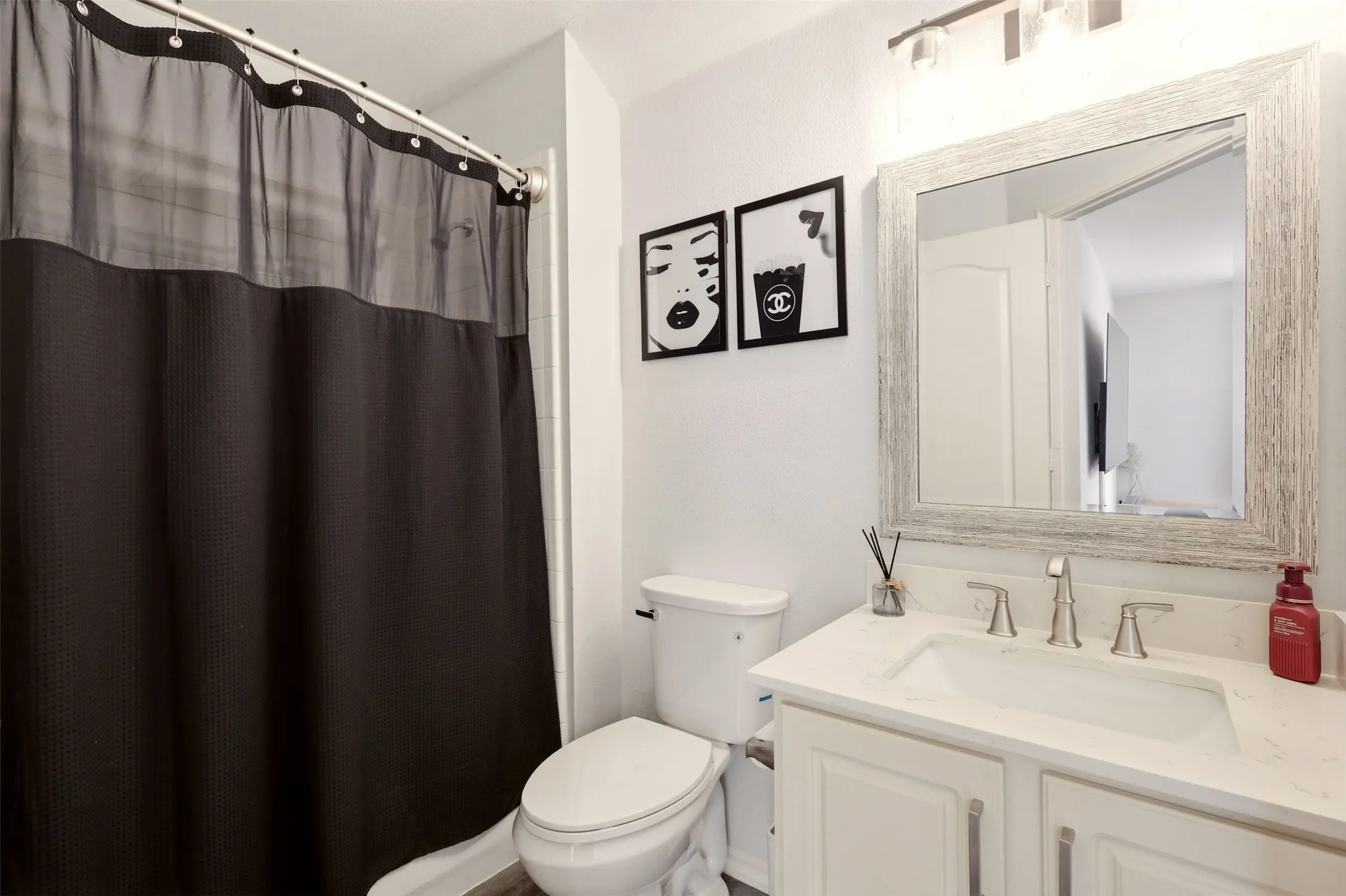 Single Family Residence For Sale in Denton County , 1744 Ivy Lane, Carrollton, Texas 75007, 4 Bedroom, 3 Bathroom, 2 Garage spaces, 2,547 Sqft, built in 2001, mls#21311053, Real Estate Agent in Carrollton, Homes For Sale in Denton county, Homes For Sale in Carrollton, Realtor in Carrollton Texas, Real Estate Brokerage Independent Realty Texas, Luminita Cordes Realtor
