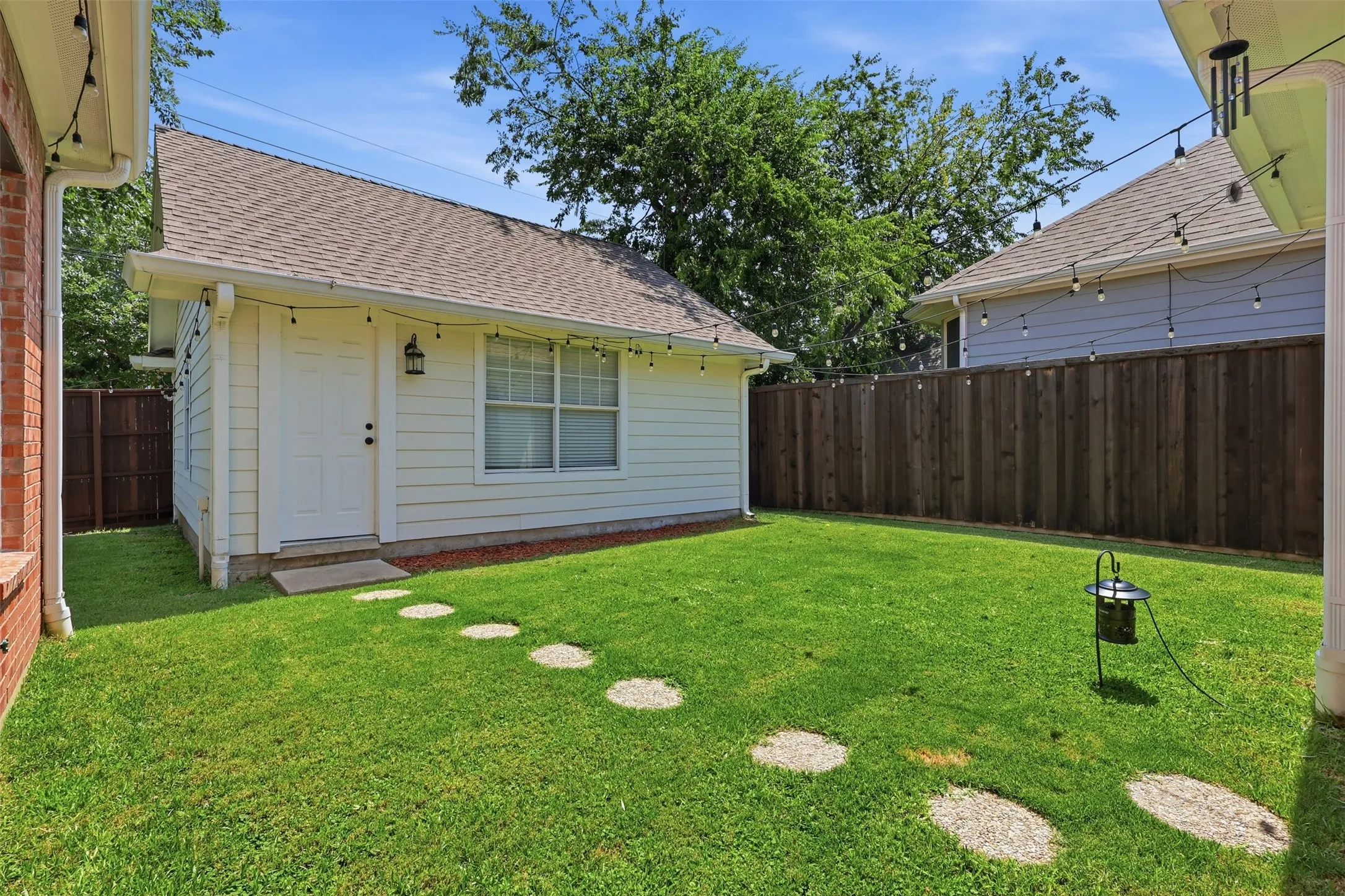 Single Family Residence For Sale in Denton County , 1744 Ivy Lane, Carrollton, Texas 75007, 4 Bedroom, 3 Bathroom, 2 Garage spaces, 2,547 Sqft, built in 2001, mls#21311053, Real Estate Agent in Carrollton, Homes For Sale in Denton county, Homes For Sale in Carrollton, Realtor in Carrollton Texas, Real Estate Brokerage Independent Realty Texas, Luminita Cordes Realtor