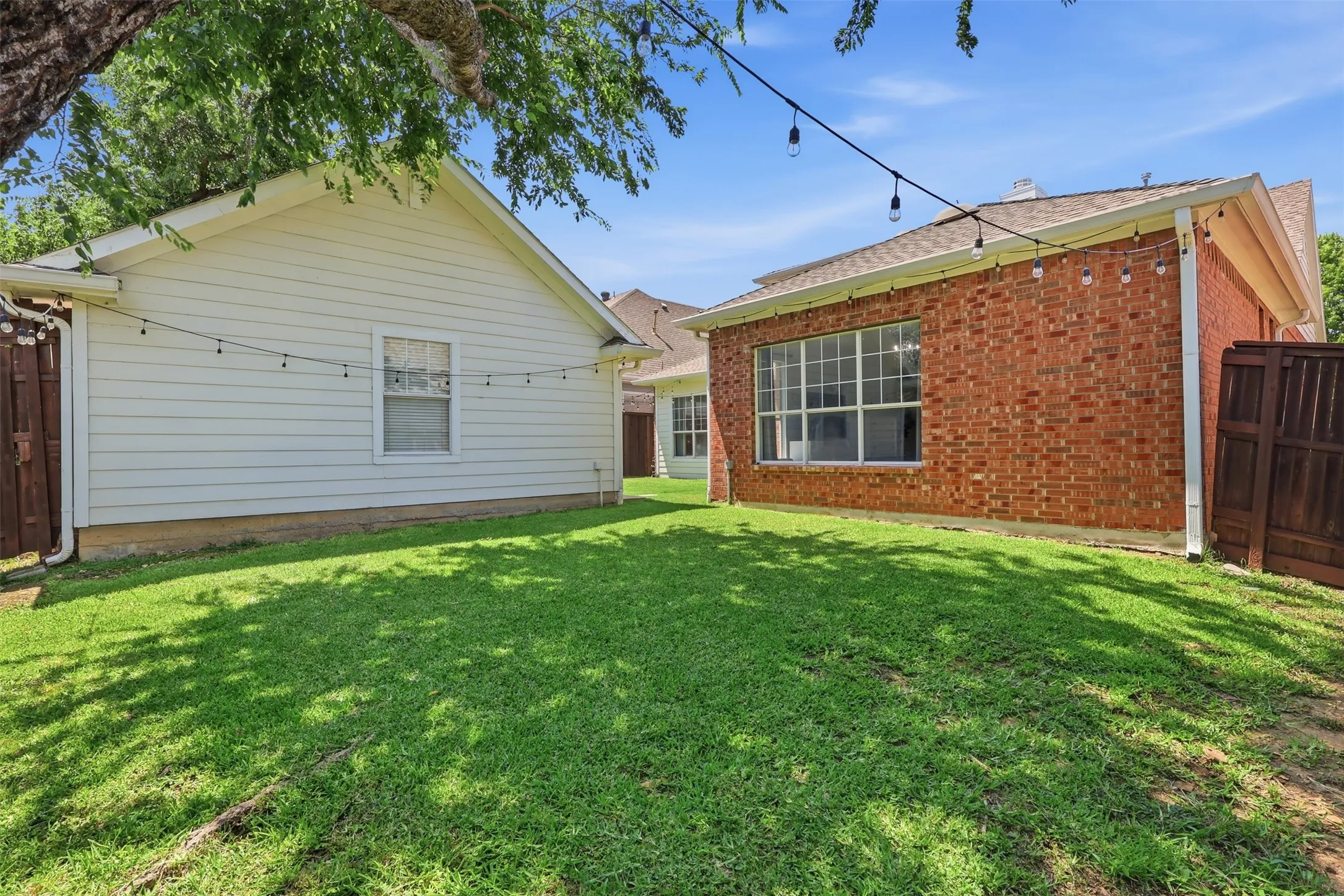 Single Family Residence For Sale in Denton County , 1744 Ivy Lane, Carrollton, Texas 75007, 4 Bedroom, 3 Bathroom, 2 Garage spaces, 2,547 Sqft, built in 2001, mls#21311053, Real Estate Agent in Carrollton, Homes For Sale in Denton county, Homes For Sale in Carrollton, Realtor in Carrollton Texas, Real Estate Brokerage Independent Realty Texas, Luminita Cordes Realtor