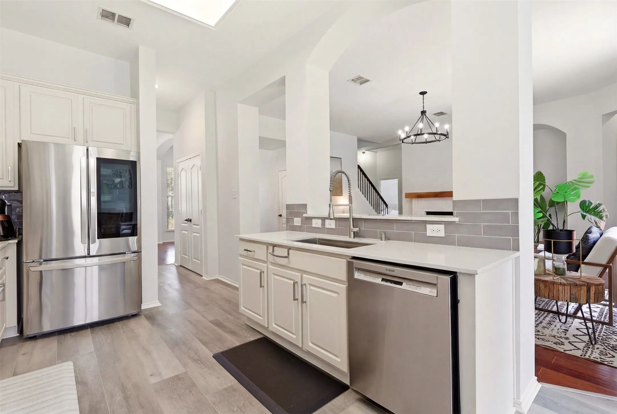 Single Family Residence For Sale in Denton County , 1744 Ivy Lane, Carrollton, Texas 75007, 4 Bedroom, 3 Bathroom, 2 Garage spaces, 2,547 Sqft, built in 2001, mls#21311053, Real Estate Agent in Carrollton, Homes For Sale in Denton county, Homes For Sale in Carrollton, Realtor in Carrollton Texas, Real Estate Brokerage Independent Realty Texas, Luminita Cordes Realtor
