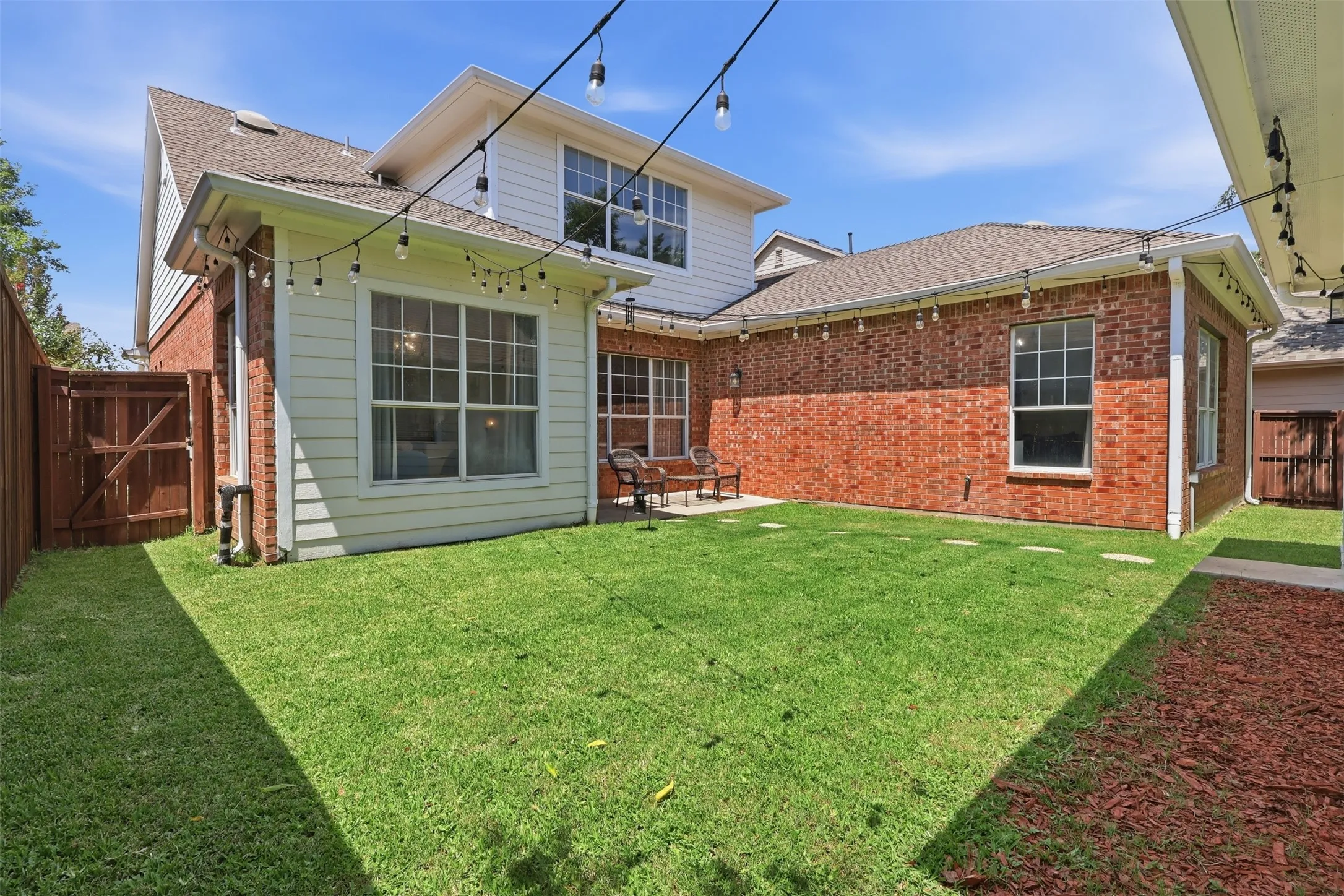 Single Family Residence For Sale in Denton County , 1744 Ivy Lane, Carrollton, Texas 75007, 4 Bedroom, 3 Bathroom, 2 Garage spaces, 2,547 Sqft, built in 2001, mls#21311053, Real Estate Agent in Carrollton, Homes For Sale in Denton county, Homes For Sale in Carrollton, Realtor in Carrollton Texas, Real Estate Brokerage Independent Realty Texas, Luminita Cordes Realtor