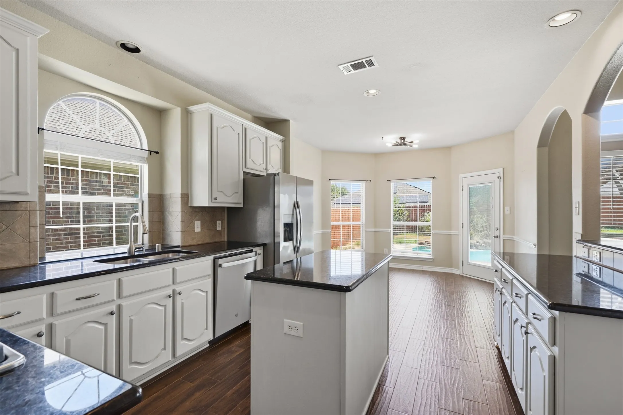 Single Family Residence For Sale in Tarrant County , 7120 Brekenridge Drive, Fort Worth, Texas 76179, 5 Bedroom, 4 Bathroom, 2 Garage spaces, 3,860 Sqft, built in 2005, mls#21321831, Real Estate Agent in Fort Worth, Homes For Sale in Tarrant county, Homes For Sale in Fort Worth, Realtor in Fort Worth Texas, Real Estate Brokerage Independent Realty Texas, Luminita Cordes Realtor