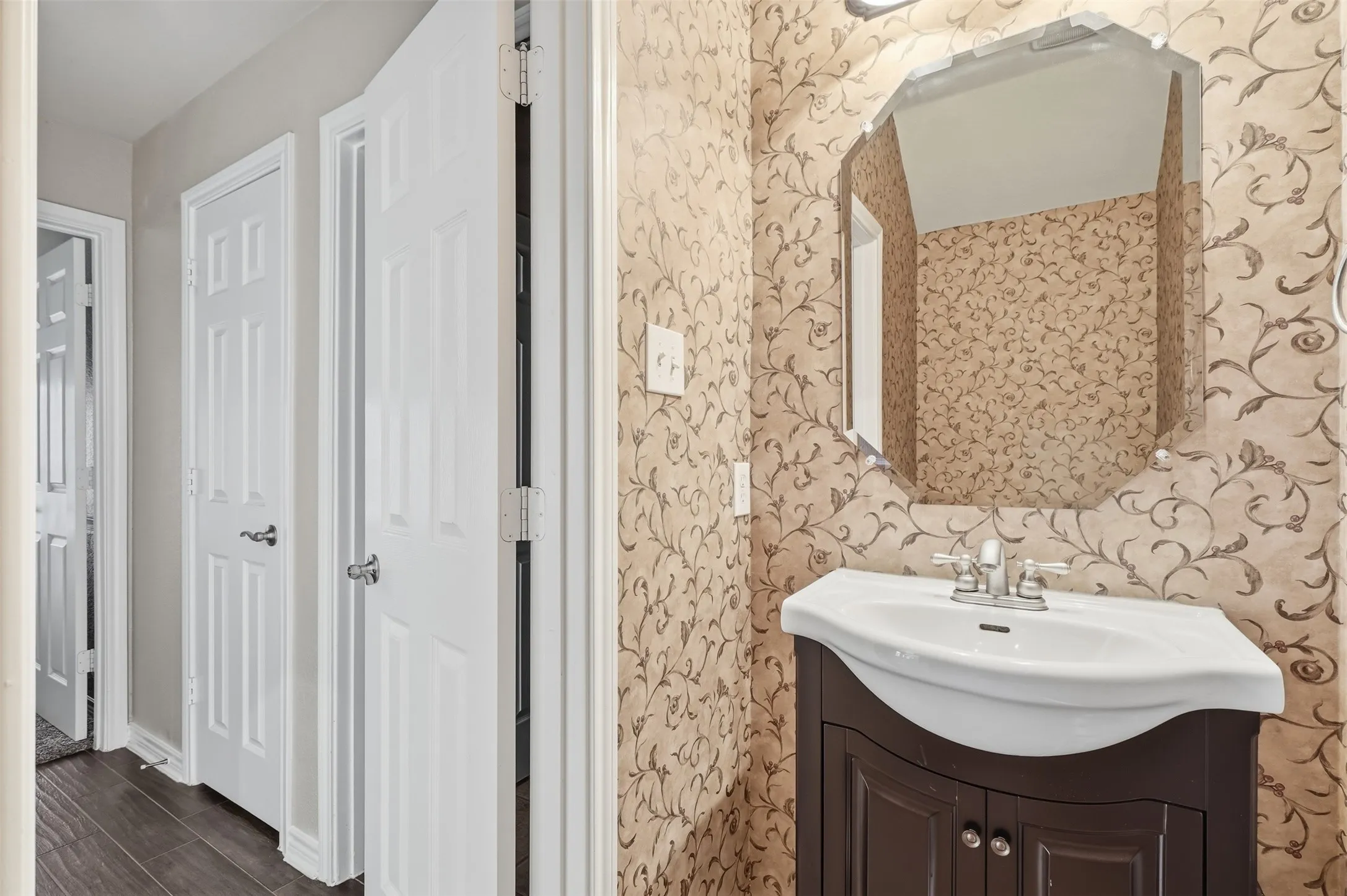 Single Family Residence For Sale in Tarrant County , 7120 Brekenridge Drive, Fort Worth, Texas 76179, 5 Bedroom, 4 Bathroom, 2 Garage spaces, 3,860 Sqft, built in 2005, mls#21321831, Real Estate Agent in Fort Worth, Homes For Sale in Tarrant county, Homes For Sale in Fort Worth, Realtor in Fort Worth Texas, Real Estate Brokerage Independent Realty Texas, Luminita Cordes Realtor