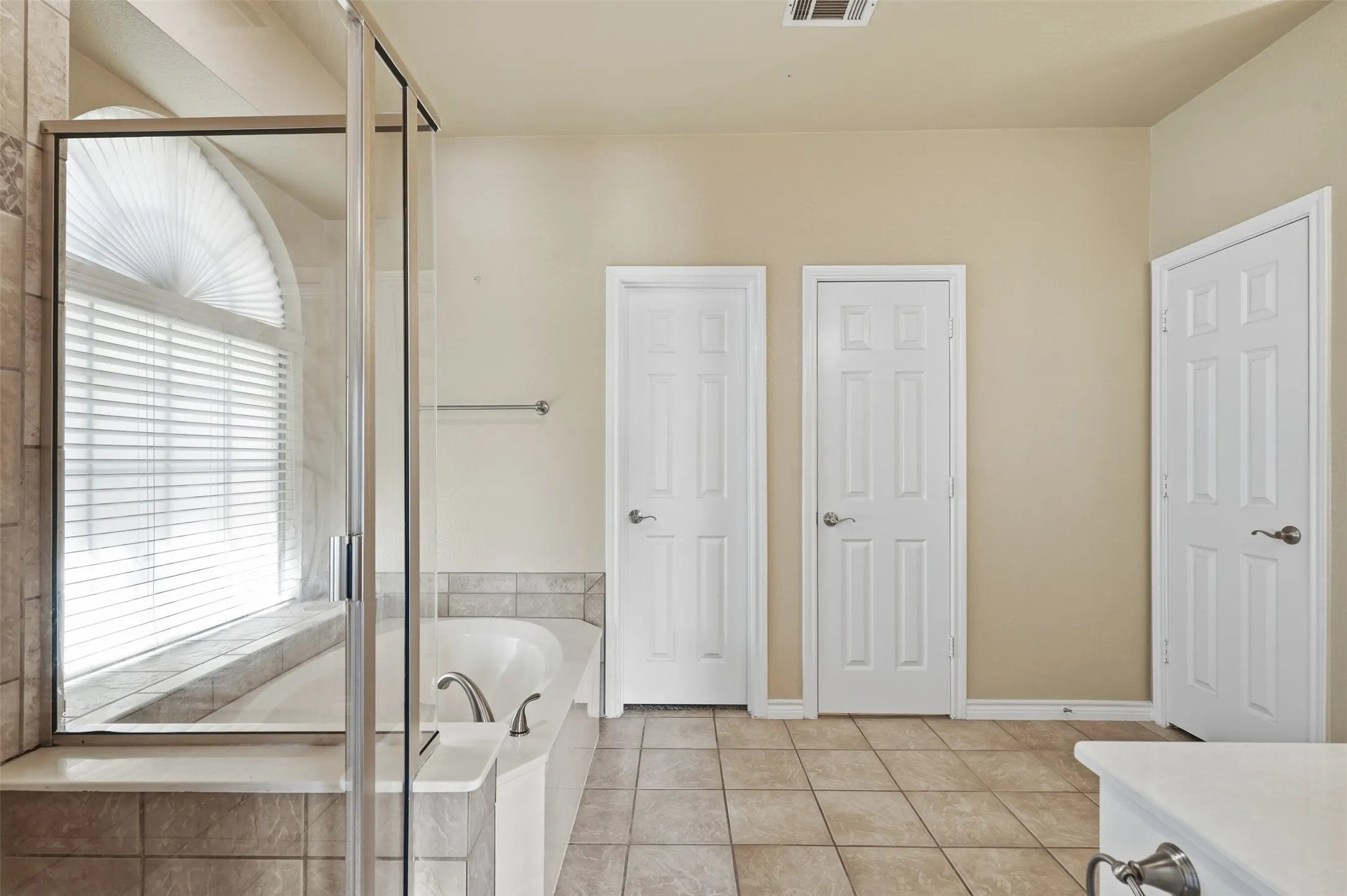Single Family Residence For Sale in Tarrant County , 7120 Brekenridge Drive, Fort Worth, Texas 76179, 5 Bedroom, 4 Bathroom, 2 Garage spaces, 3,860 Sqft, built in 2005, mls#21321831, Real Estate Agent in Fort Worth, Homes For Sale in Tarrant county, Homes For Sale in Fort Worth, Realtor in Fort Worth Texas, Real Estate Brokerage Independent Realty Texas, Luminita Cordes Realtor