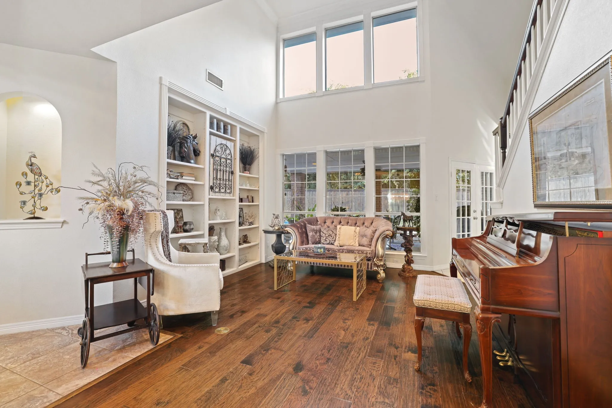 Single Family Residence For Sale in Tarrant County , 2321 Megan Way, Arlington, Texas 76016, 4 Bedroom, 4 Bathroom, 2 Garage spaces, 3,167 Sqft, built in 1992, mls#21321110, Real Estate Agent in Arlington, Homes For Sale in Tarrant county, Homes For Sale in Arlington, Realtor in Arlington Texas, Real Estate Brokerage Independent Realty Texas, Luminita Cordes Realtor