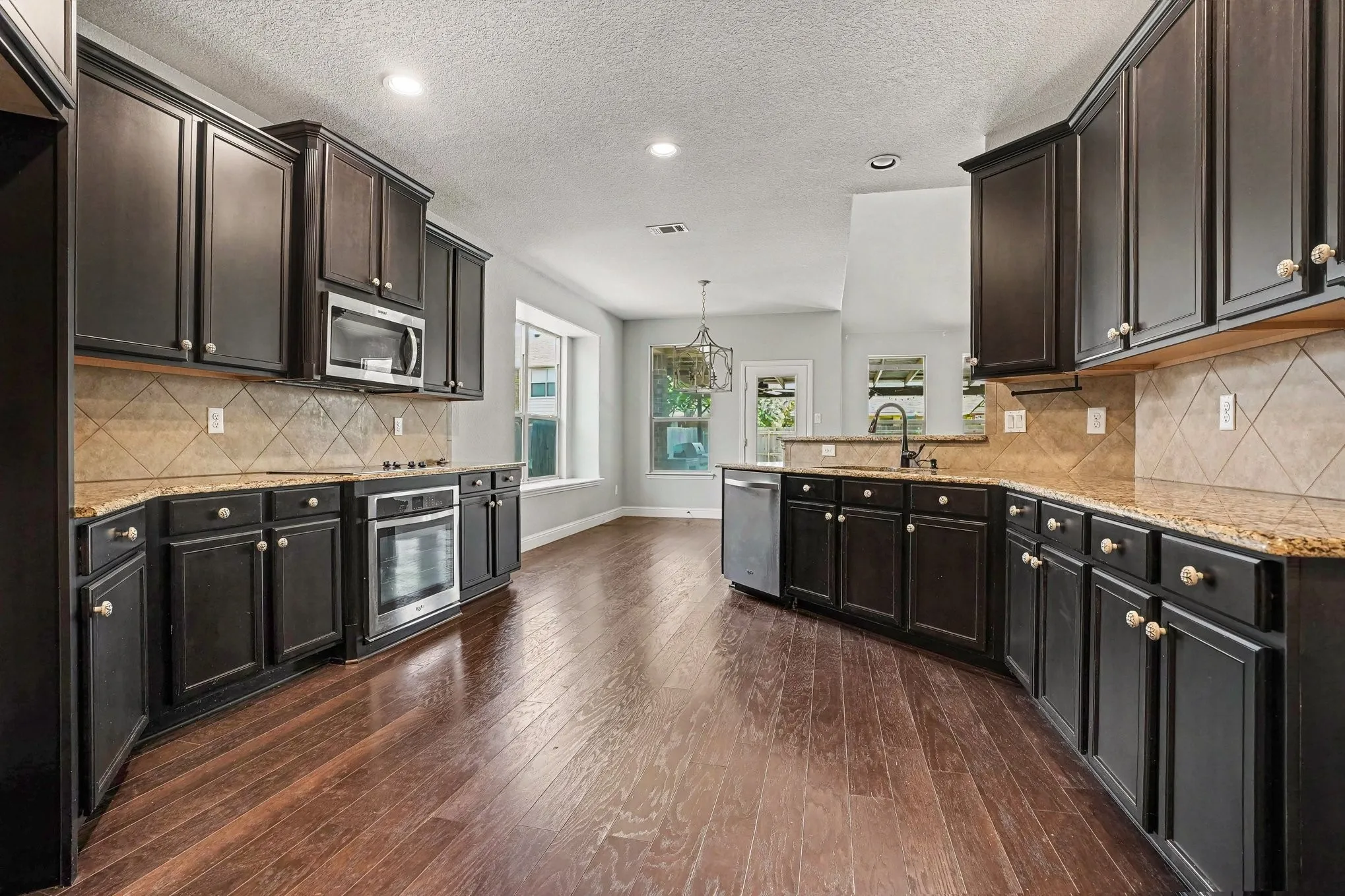 Single Family Residence For Sale in Tarrant County , 4310 Garden Path Lane, Mansfield, Texas 76063, 3 Bedroom, 3 Bathroom, 2 Garage spaces, 2,846 Sqft, built in 2012, mls#21321310, Real Estate Agent in Mansfield, Homes For Sale in Tarrant county, Homes For Sale in Mansfield, Realtor in Mansfield Texas, Real Estate Brokerage Independent Realty Texas, Luminita Cordes Realtor