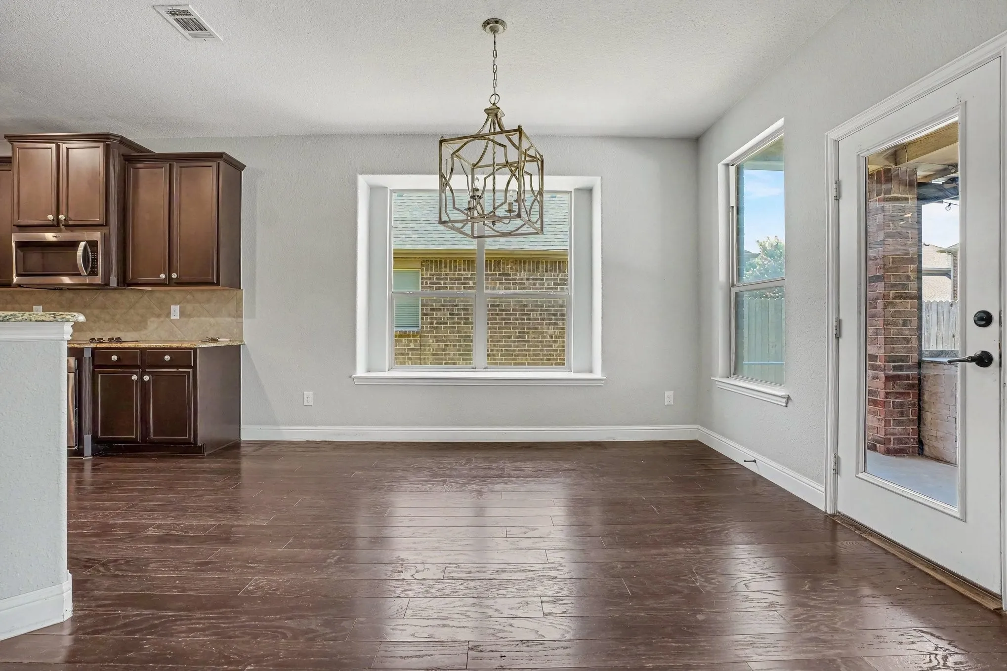 Single Family Residence For Sale in Tarrant County , 4310 Garden Path Lane, Mansfield, Texas 76063, 3 Bedroom, 3 Bathroom, 2 Garage spaces, 2,846 Sqft, built in 2012, mls#21321310, Real Estate Agent in Mansfield, Homes For Sale in Tarrant county, Homes For Sale in Mansfield, Realtor in Mansfield Texas, Real Estate Brokerage Independent Realty Texas, Luminita Cordes Realtor