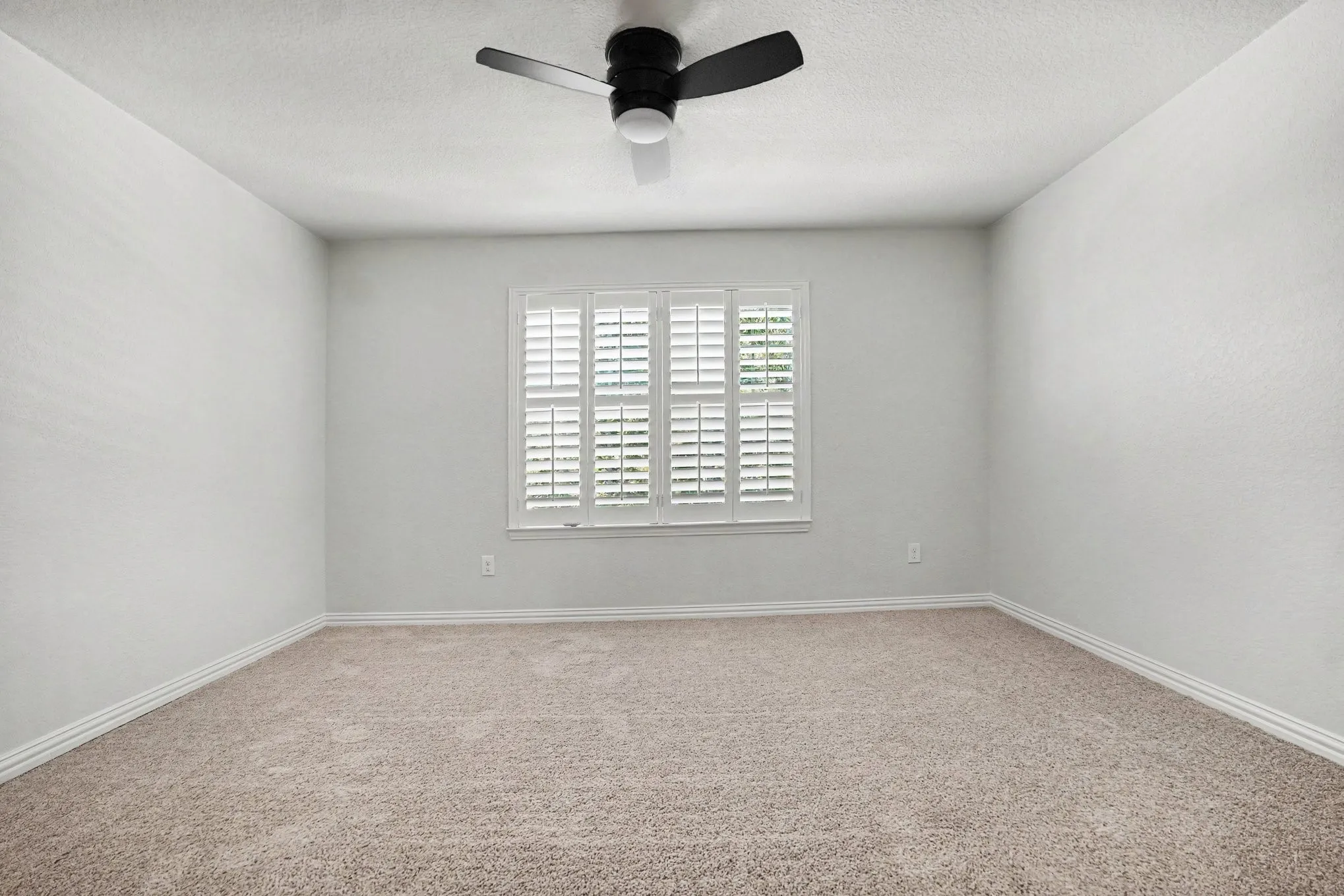 Single Family Residence For Sale in Tarrant County , 4310 Garden Path Lane, Mansfield, Texas 76063, 3 Bedroom, 3 Bathroom, 2 Garage spaces, 2,846 Sqft, built in 2012, mls#21321310, Real Estate Agent in Mansfield, Homes For Sale in Tarrant county, Homes For Sale in Mansfield, Realtor in Mansfield Texas, Real Estate Brokerage Independent Realty Texas, Luminita Cordes Realtor