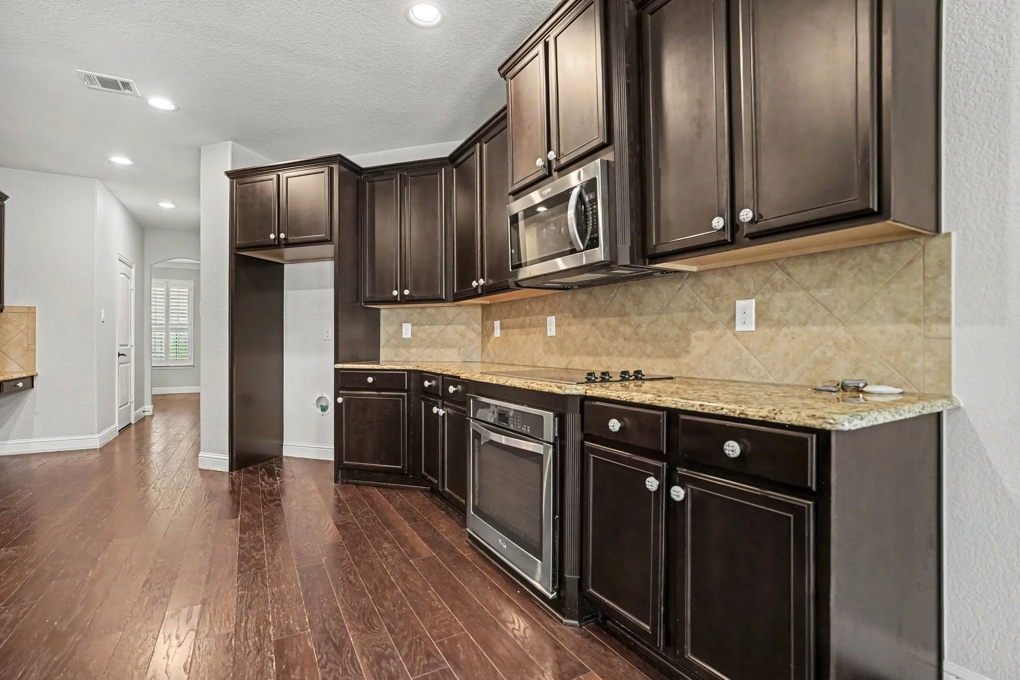 Single Family Residence For Sale in Tarrant County , 4310 Garden Path Lane, Mansfield, Texas 76063, 3 Bedroom, 3 Bathroom, 2 Garage spaces, 2,846 Sqft, built in 2012, mls#21321310, Real Estate Agent in Mansfield, Homes For Sale in Tarrant county, Homes For Sale in Mansfield, Realtor in Mansfield Texas, Real Estate Brokerage Independent Realty Texas, Luminita Cordes Realtor