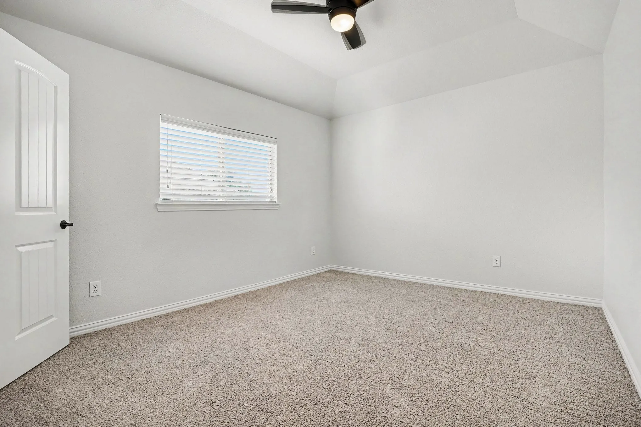 Single Family Residence For Sale in Tarrant County , 4310 Garden Path Lane, Mansfield, Texas 76063, 3 Bedroom, 3 Bathroom, 2 Garage spaces, 2,846 Sqft, built in 2012, mls#21321310, Real Estate Agent in Mansfield, Homes For Sale in Tarrant county, Homes For Sale in Mansfield, Realtor in Mansfield Texas, Real Estate Brokerage Independent Realty Texas, Luminita Cordes Realtor