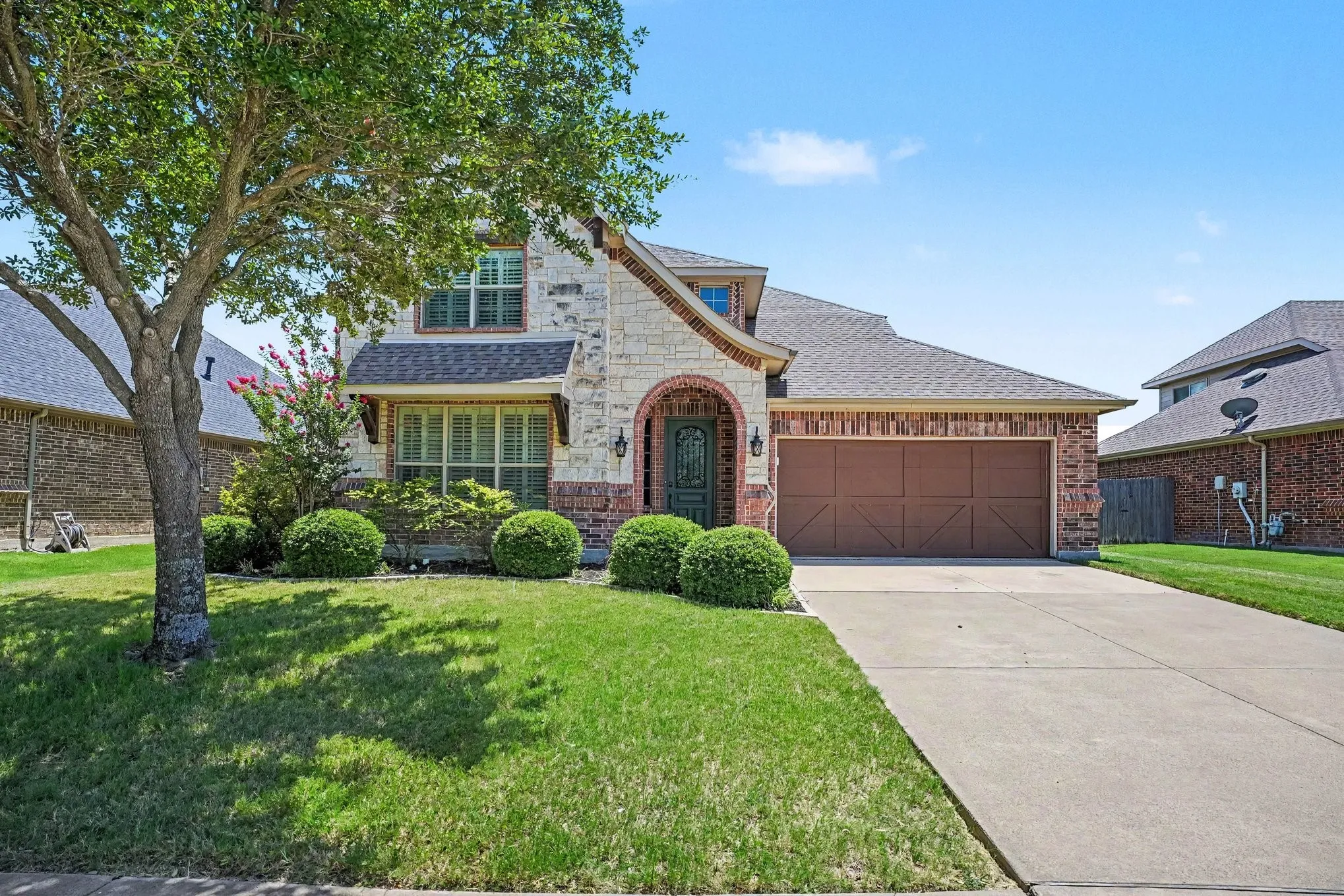 Single Family Residence For Sale in Tarrant County , 4310 Garden Path Lane, Mansfield, Texas 76063, 3 Bedroom, 3 Bathroom, 2 Garage spaces, 2,846 Sqft, built in 2012, mls#21321310, Real Estate Agent in Mansfield, Homes For Sale in Tarrant county, Homes For Sale in Mansfield, Realtor in Mansfield Texas, Real Estate Brokerage Independent Realty Texas, Luminita Cordes Realtor