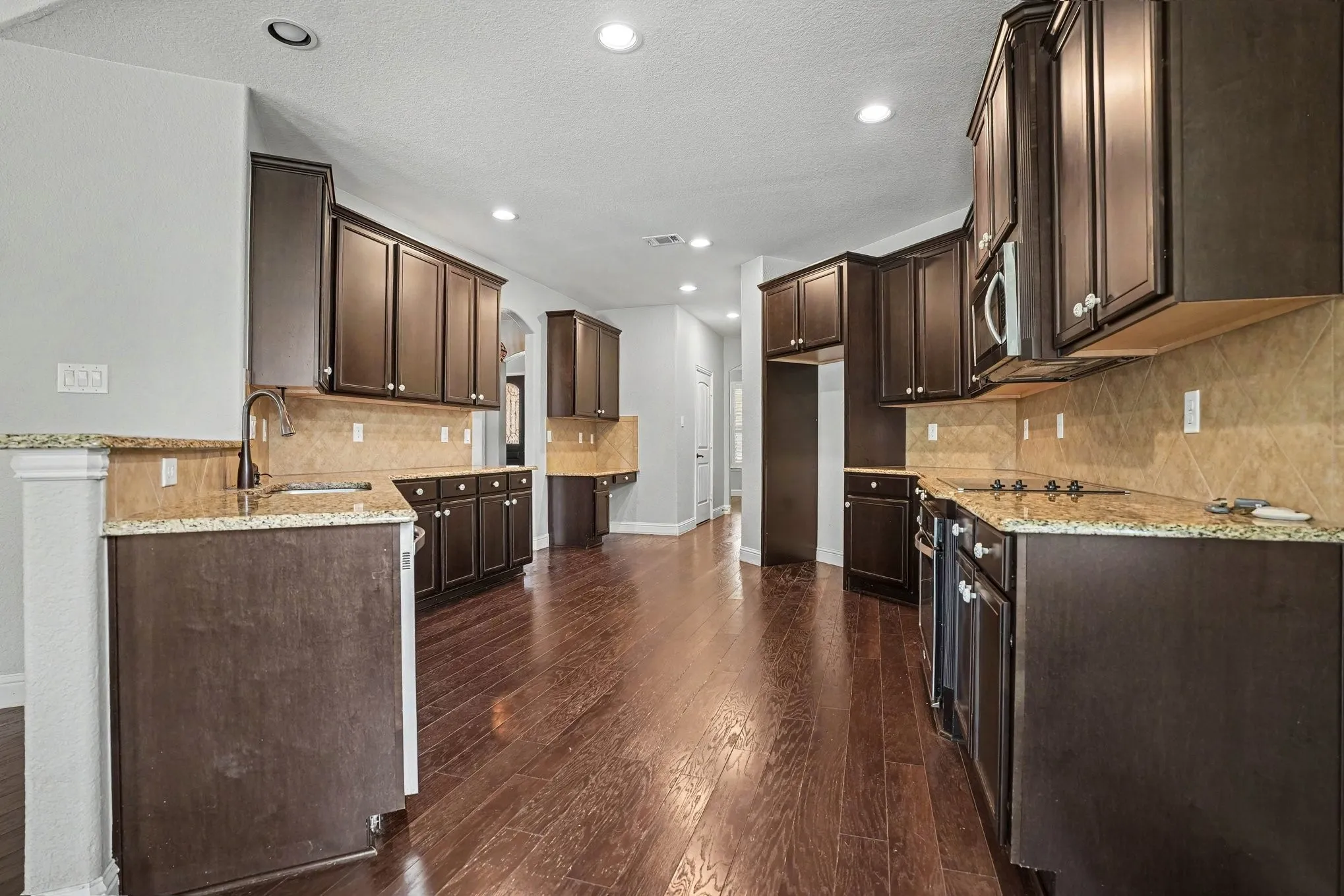 Single Family Residence For Sale in Tarrant County , 4310 Garden Path Lane, Mansfield, Texas 76063, 3 Bedroom, 3 Bathroom, 2 Garage spaces, 2,846 Sqft, built in 2012, mls#21321310, Real Estate Agent in Mansfield, Homes For Sale in Tarrant county, Homes For Sale in Mansfield, Realtor in Mansfield Texas, Real Estate Brokerage Independent Realty Texas, Luminita Cordes Realtor