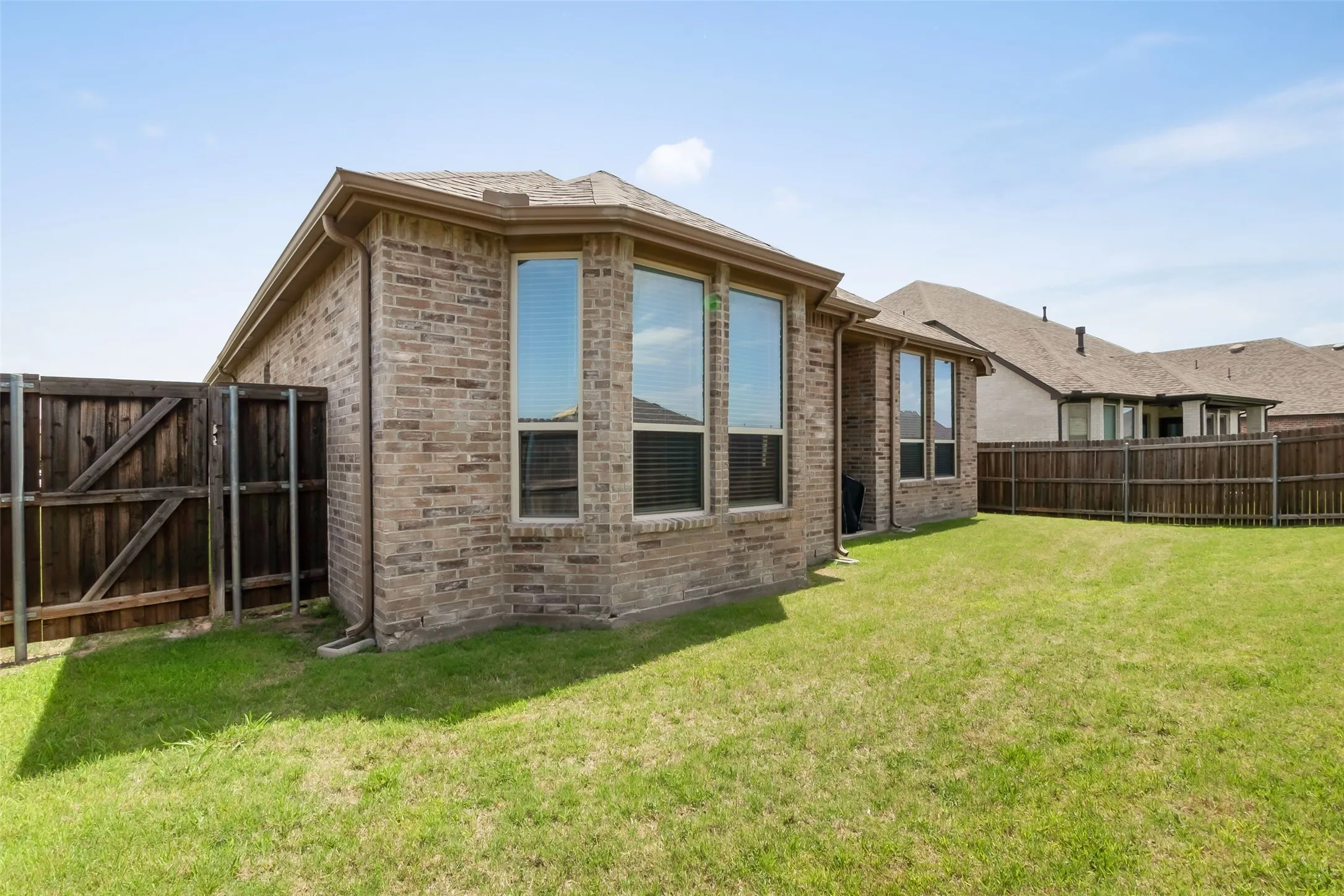Single Family Residence For Sale in Kaufman County , 1545 Sugarberry Drive, Forney, Texas 75126, 4 Bedroom, 3 Bathroom, 2 Garage spaces, 2,156 Sqft, built in 2020, mls#21321208, Real Estate Agent in Forney, Homes For Sale in Kaufman county, Homes For Sale in Forney, Realtor in Forney Texas, Real Estate Brokerage Independent Realty Texas, Luminita Cordes Realtor