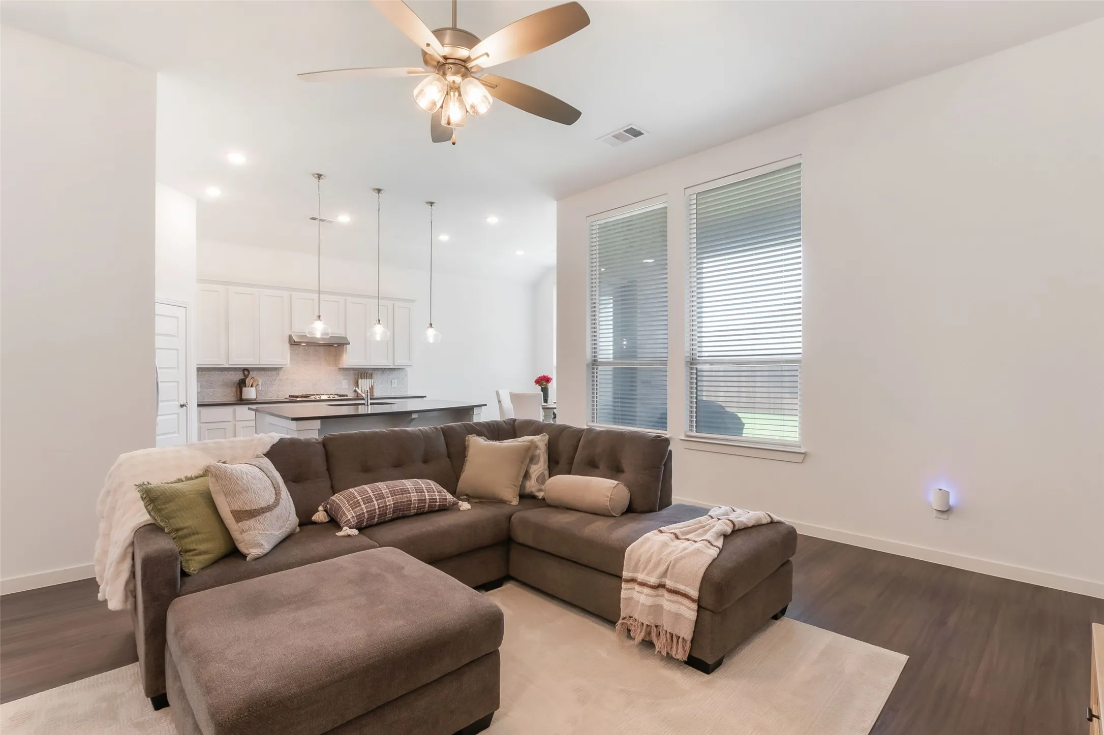 Single Family Residence For Sale in Kaufman County , 1545 Sugarberry Drive, Forney, Texas 75126, 4 Bedroom, 3 Bathroom, 2 Garage spaces, 2,156 Sqft, built in 2020, mls#21321208, Real Estate Agent in Forney, Homes For Sale in Kaufman county, Homes For Sale in Forney, Realtor in Forney Texas, Real Estate Brokerage Independent Realty Texas, Luminita Cordes Realtor