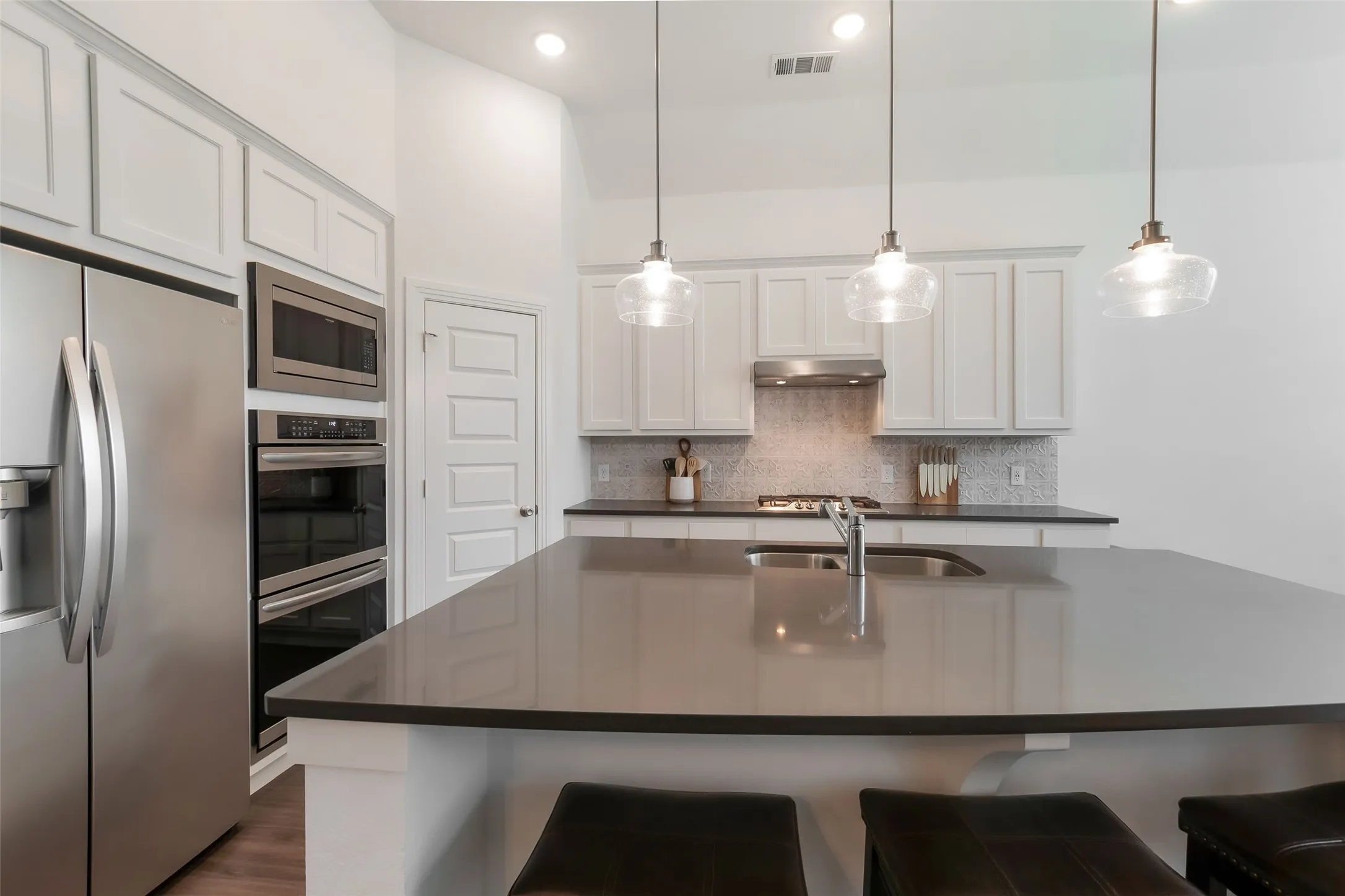 Single Family Residence For Sale in Kaufman County , 1545 Sugarberry Drive, Forney, Texas 75126, 4 Bedroom, 3 Bathroom, 2 Garage spaces, 2,156 Sqft, built in 2020, mls#21321208, Real Estate Agent in Forney, Homes For Sale in Kaufman county, Homes For Sale in Forney, Realtor in Forney Texas, Real Estate Brokerage Independent Realty Texas, Luminita Cordes Realtor